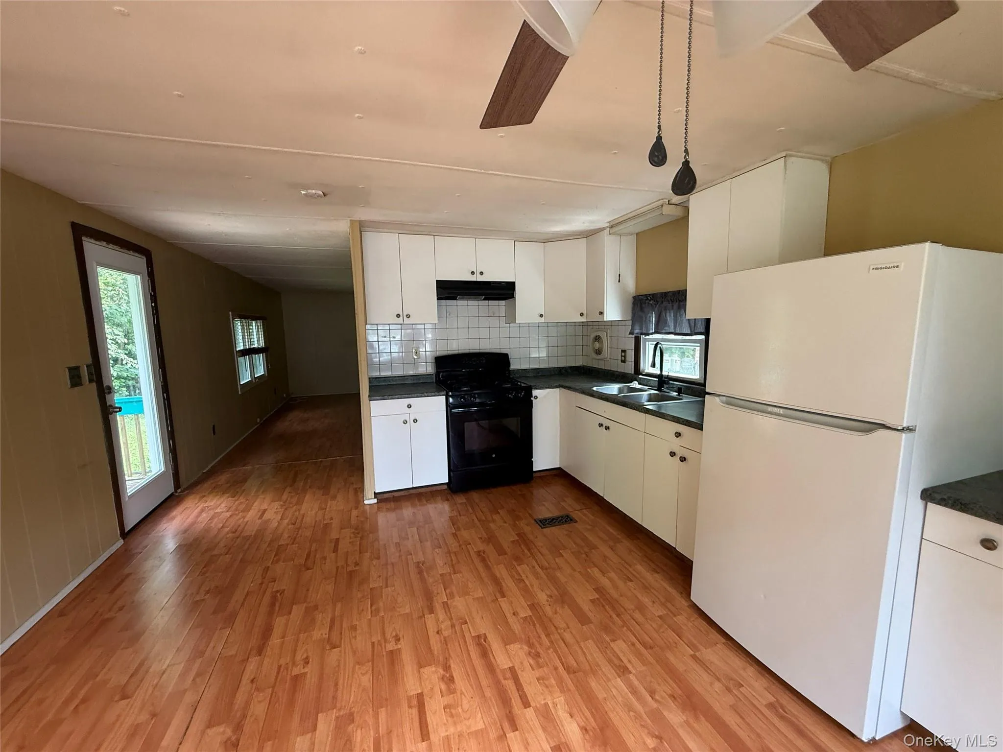 20 Tanglewood Park Drive, Marlboro, NY, 2 Bedrooms Bedrooms, 5 Rooms Rooms,1 BathroomBathrooms,Residential Lease,For Rent,Tanglewood Park,0,1015016 20 Tanglewood Park Drive, Marlboro, NY, 2 Bedrooms Bedrooms, 5 Rooms Rooms,1 BathroomBathrooms,Residential Lease,For Rent,Tanglewood Park,0,1015016