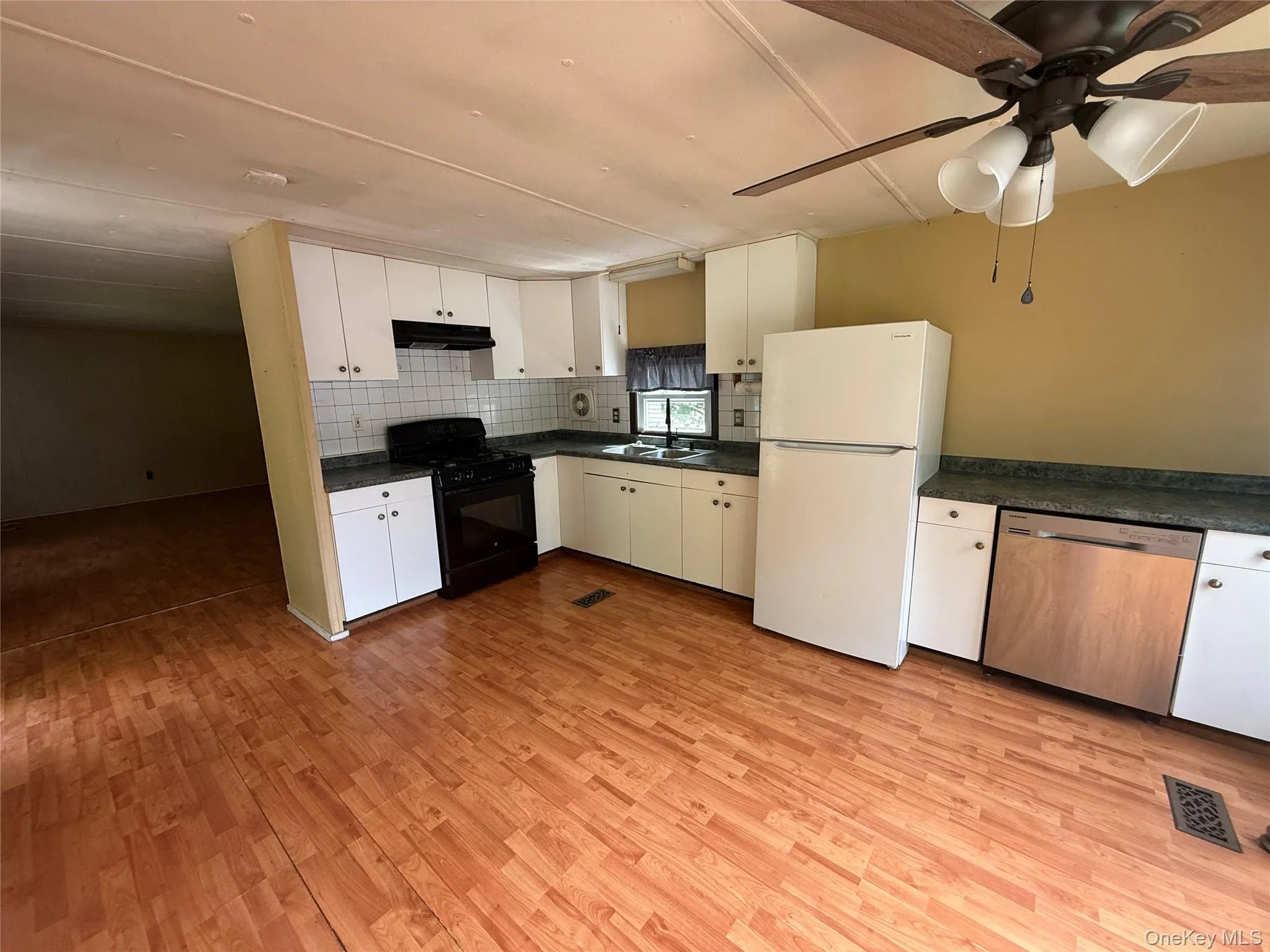 20 Tanglewood Park Drive, Marlboro, NY, 2 Bedrooms Bedrooms, 5 Rooms Rooms,1 BathroomBathrooms,Residential Lease,For Rent,Tanglewood Park,0,1015016 20 Tanglewood Park Drive, Marlboro, NY, 2 Bedrooms Bedrooms, 5 Rooms Rooms,1 BathroomBathrooms,Residential Lease,For Rent,Tanglewood Park,0,1015016