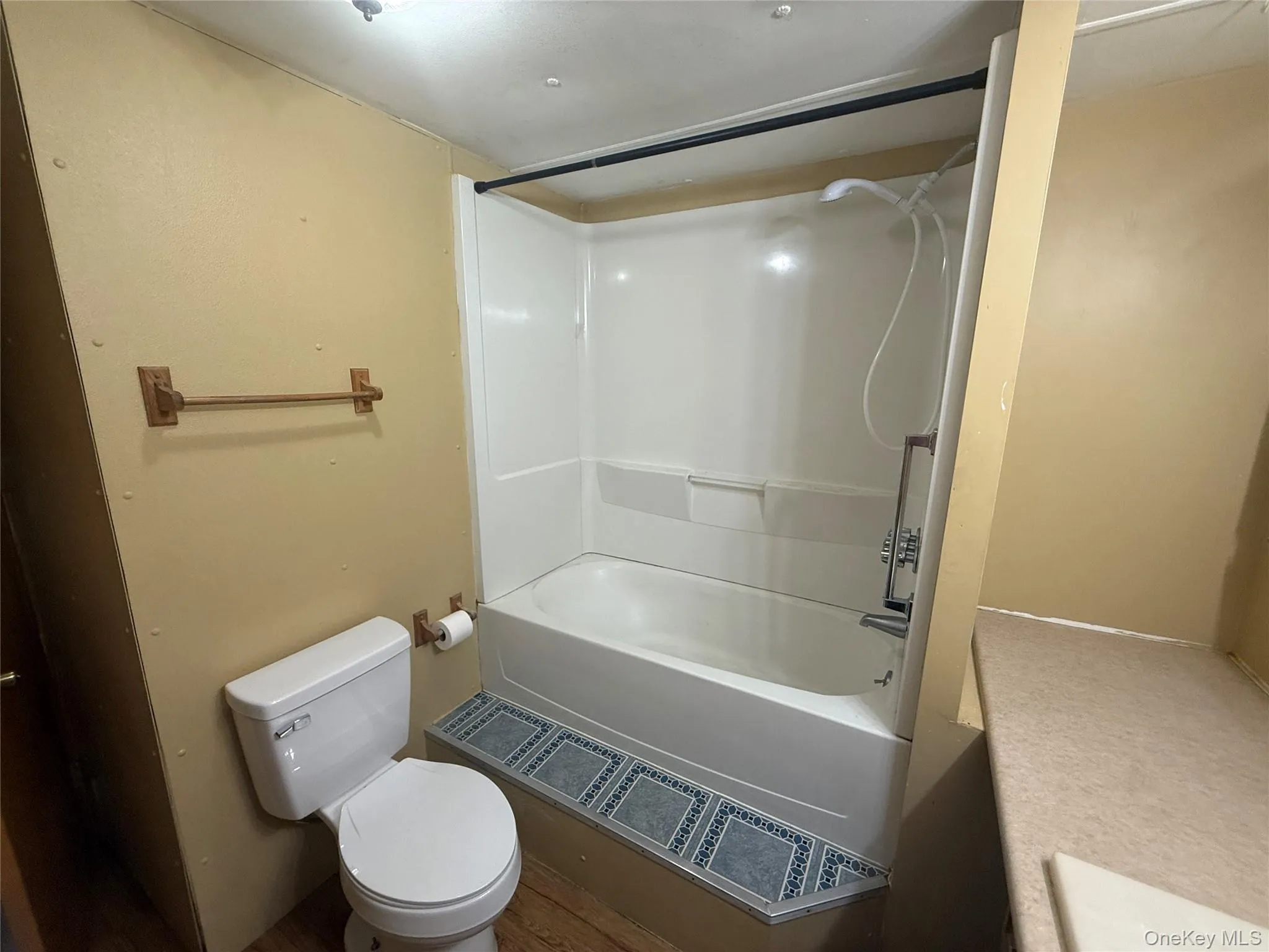 20 Tanglewood Park Drive, Marlboro, NY, 2 Bedrooms Bedrooms, 5 Rooms Rooms,1 BathroomBathrooms,Residential Lease,For Rent,Tanglewood Park,0,1015016 20 Tanglewood Park Drive, Marlboro, NY, 2 Bedrooms Bedrooms, 5 Rooms Rooms,1 BathroomBathrooms,Residential Lease,For Rent,Tanglewood Park,0,1015016