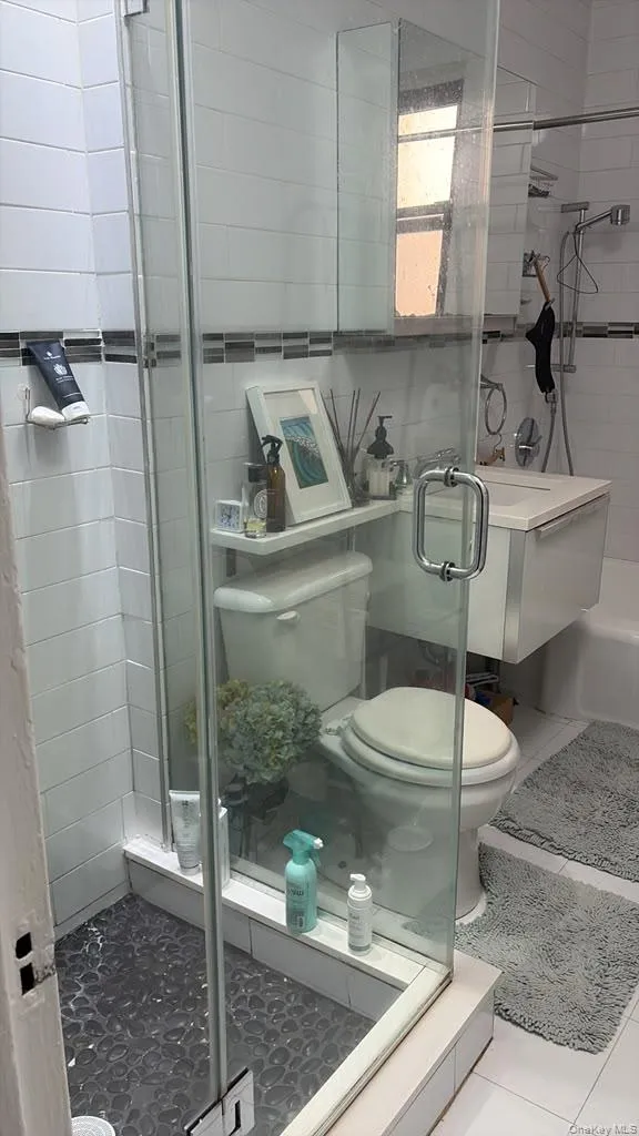 96-11 65th Road, New York, NY, 2 Bedrooms Bedrooms, 4 Rooms Rooms,1 BathroomBathrooms,Residential,For Rent,65th,0,1015019 96-11 65th Road, New York, NY, 2 Bedrooms Bedrooms, 4 Rooms Rooms,1 BathroomBathrooms,Residential,For Rent,65th,0,1015019