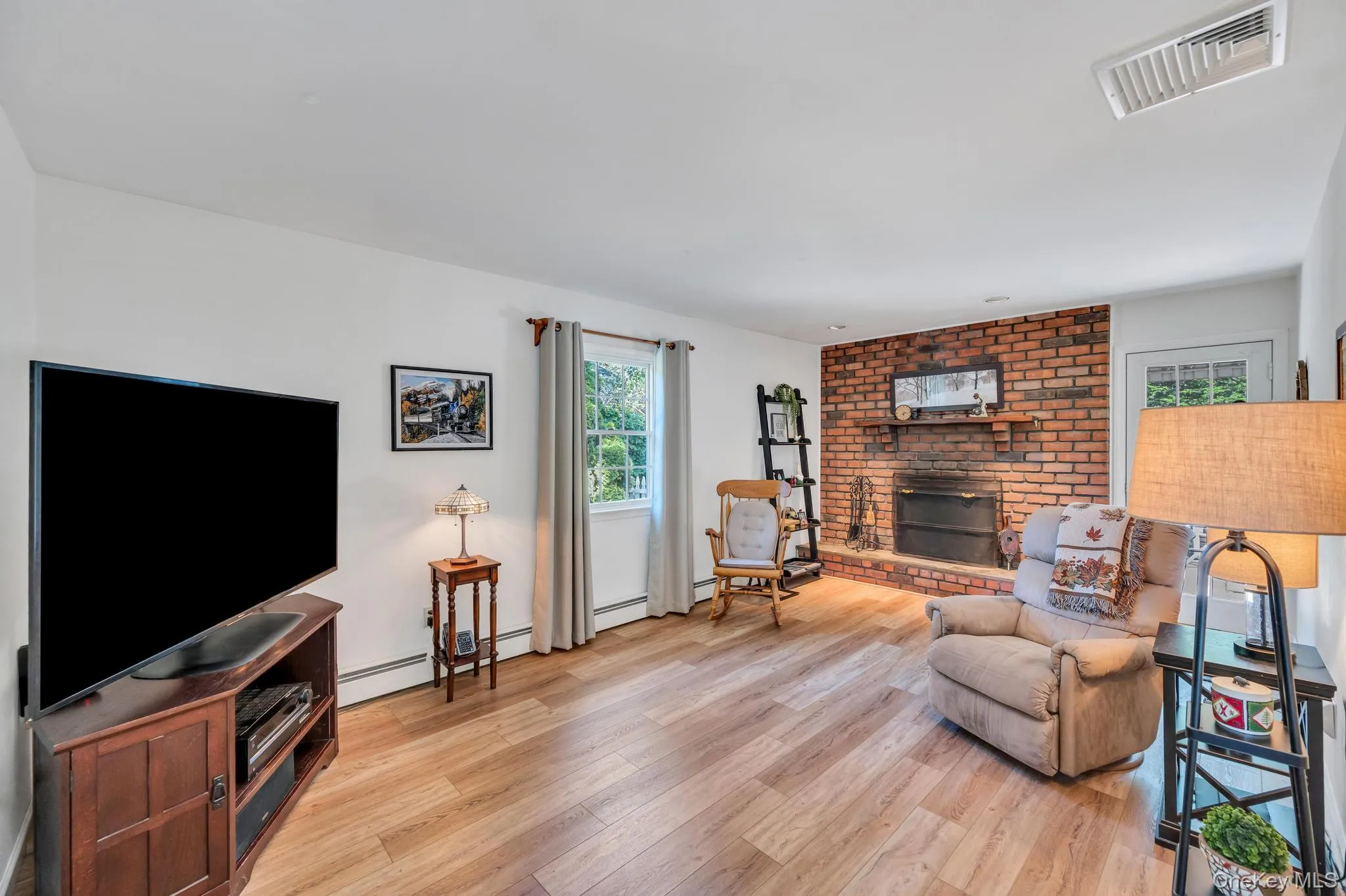 3 Laura Court, Smithtown, NY, 3 Bedrooms Bedrooms, 7 Rooms Rooms,1 BathroomBathrooms,Residential,For Rent,Laura,0,1015023 3 Laura Court, Smithtown, NY, 3 Bedrooms Bedrooms, 7 Rooms Rooms,1 BathroomBathrooms,Residential,For Rent,Laura,0,1015023