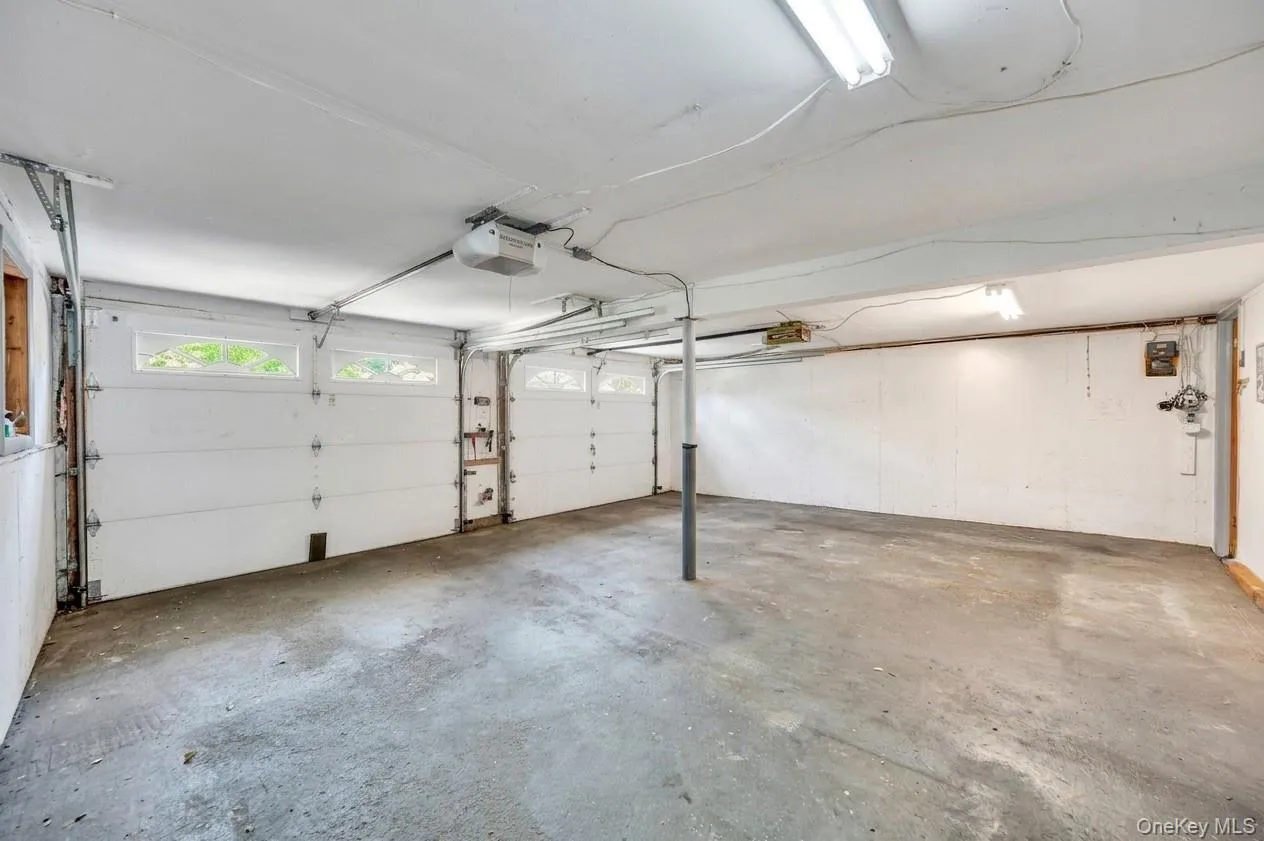 3 Laura Court, Smithtown, NY, 3 Bedrooms Bedrooms, 7 Rooms Rooms,1 BathroomBathrooms,Residential,For Rent,Laura,0,1015023 3 Laura Court, Smithtown, NY, 3 Bedrooms Bedrooms, 7 Rooms Rooms,1 BathroomBathrooms,Residential,For Rent,Laura,0,1015023
