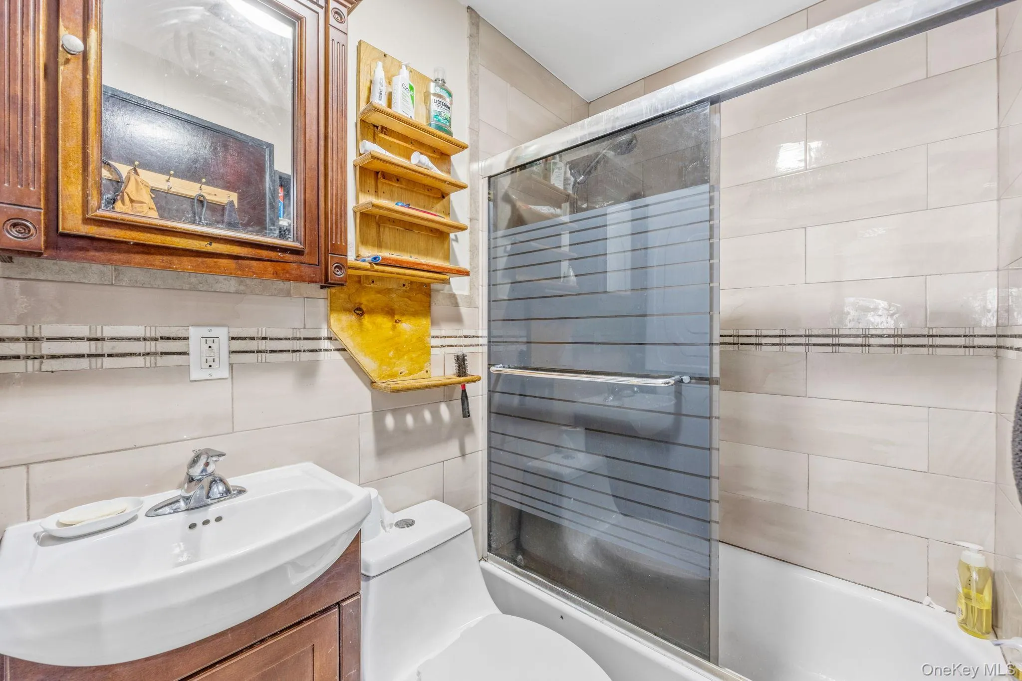 4239 Elbertson Street, New York, NY, 2 Bedrooms Bedrooms, 4 Rooms Rooms,1 BathroomBathrooms,Residential Lease,For Rent,Elbertson,0,1015024 4239 Elbertson Street, New York, NY, 2 Bedrooms Bedrooms, 4 Rooms Rooms,1 BathroomBathrooms,Residential Lease,For Rent,Elbertson,0,1015024