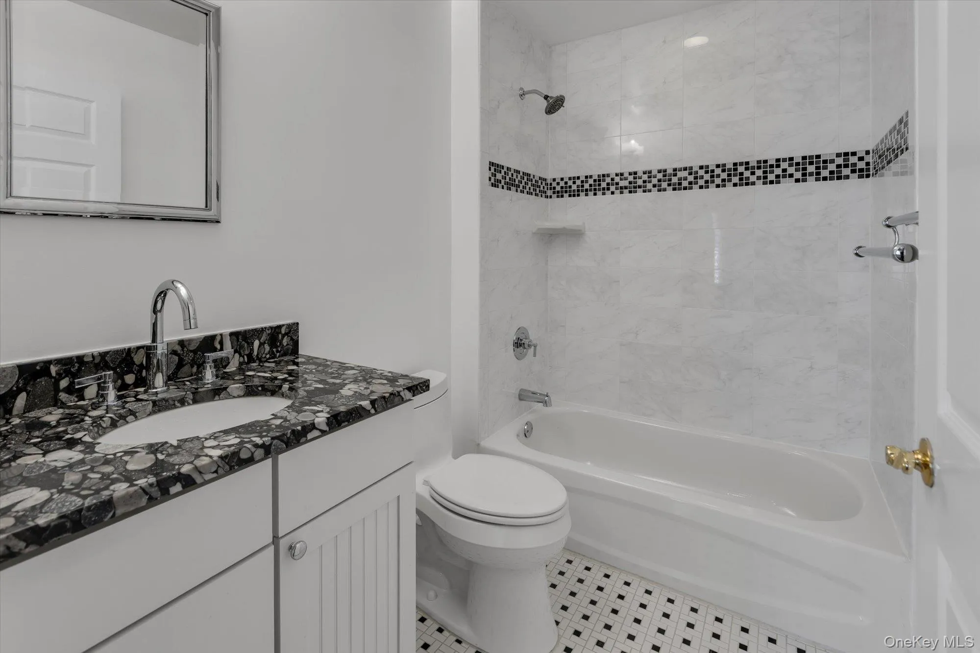 160 Christine Drive, Huntington, NY, 2 Bedrooms Bedrooms, 5 Rooms Rooms,2 BathroomsBathrooms,Residential,For Rent,Christine,0,1015034 160 Christine Drive, Huntington, NY, 2 Bedrooms Bedrooms, 5 Rooms Rooms,2 BathroomsBathrooms,Residential,For Rent,Christine,0,1015034