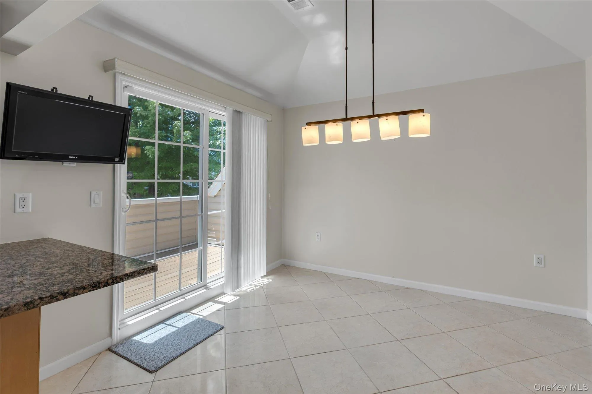 160 Christine Drive, Huntington, NY, 2 Bedrooms Bedrooms, 5 Rooms Rooms,2 BathroomsBathrooms,Residential,For Rent,Christine,0,1015034 160 Christine Drive, Huntington, NY, 2 Bedrooms Bedrooms, 5 Rooms Rooms,2 BathroomsBathrooms,Residential,For Rent,Christine,0,1015034