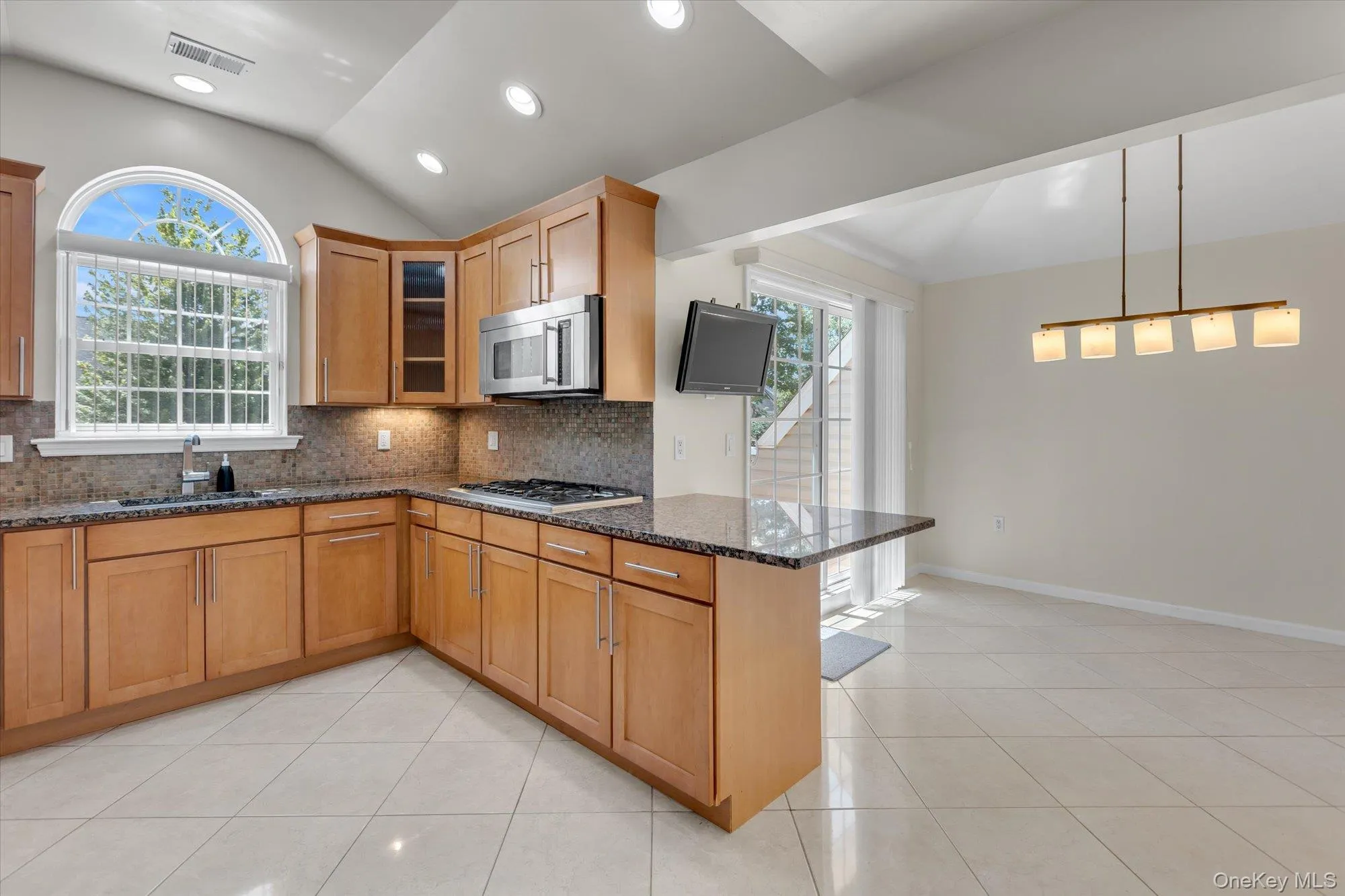 160 Christine Drive, Huntington, NY, 2 Bedrooms Bedrooms, 5 Rooms Rooms,2 BathroomsBathrooms,Residential,For Rent,Christine,0,1015034 160 Christine Drive, Huntington, NY, 2 Bedrooms Bedrooms, 5 Rooms Rooms,2 BathroomsBathrooms,Residential,For Rent,Christine,0,1015034