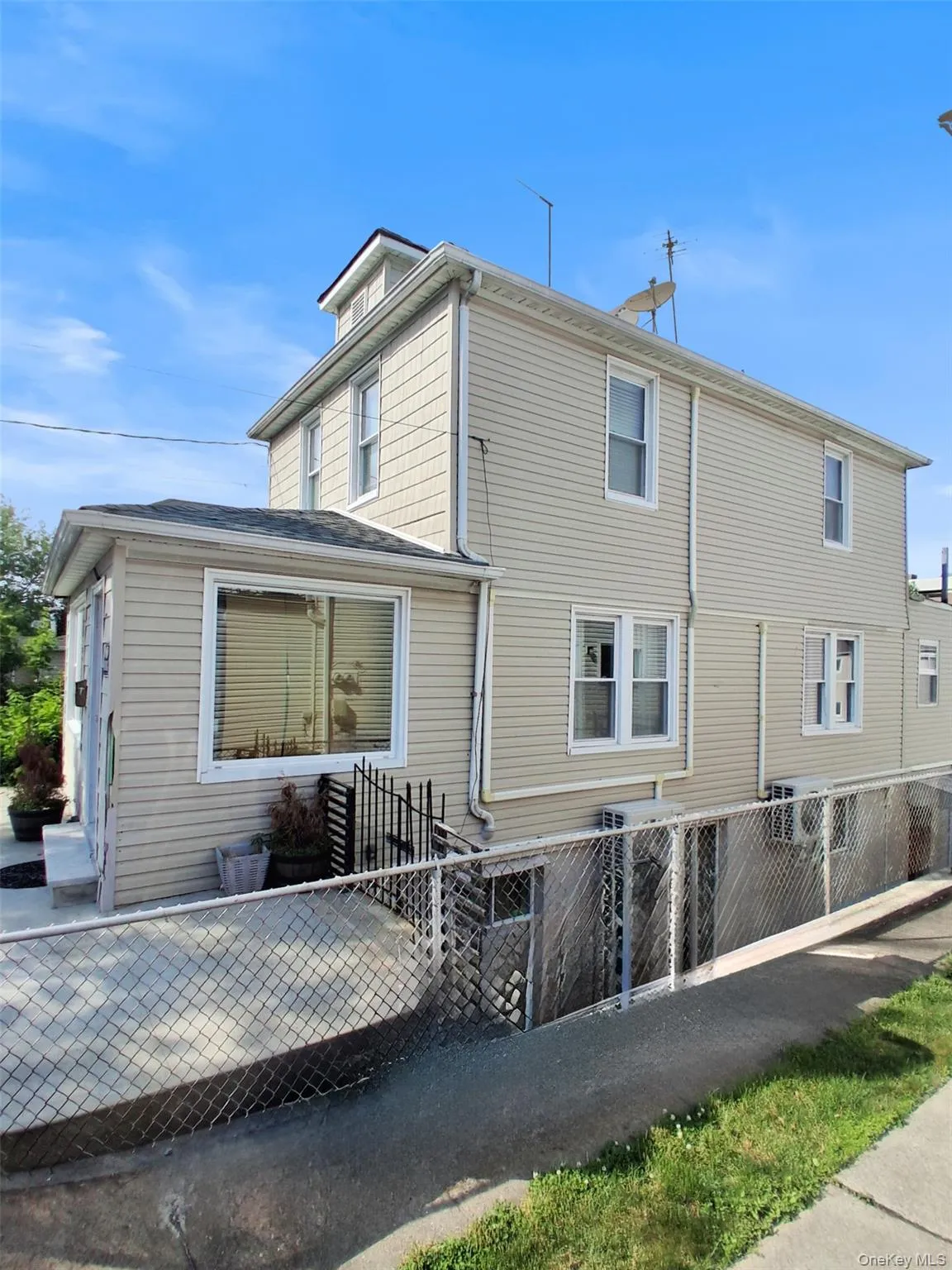 636 Logan Avenue, New York, NY, 2 Bedrooms Bedrooms, 6 Rooms Rooms,1 BathroomBathrooms,Residential,For Rent,Logan,0,KEY1015035 636 Logan Avenue, New York, NY, 2 Bedrooms Bedrooms, 6 Rooms Rooms,1 BathroomBathrooms,Residential,For Rent,Logan,0,KEY1015035