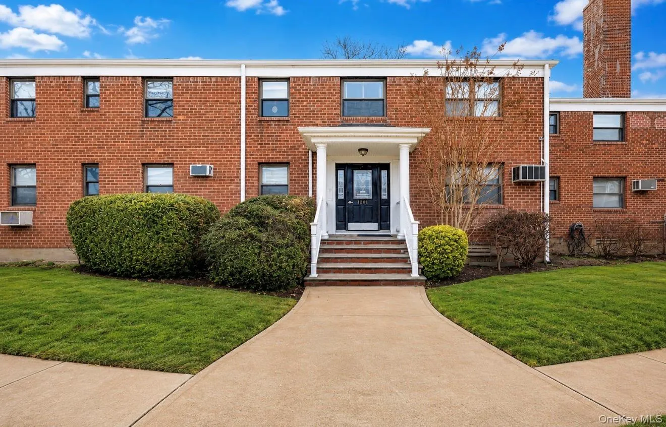 1201 Broadway, Hempstead, NY, 2 Bedrooms Bedrooms, 4 Rooms Rooms,2 BathroomsBathrooms,Residential,For Rent,Broadway,0,1015039 1201 Broadway, Hempstead, NY, 2 Bedrooms Bedrooms, 4 Rooms Rooms,2 BathroomsBathrooms,Residential,For Rent,Broadway,0,1015039