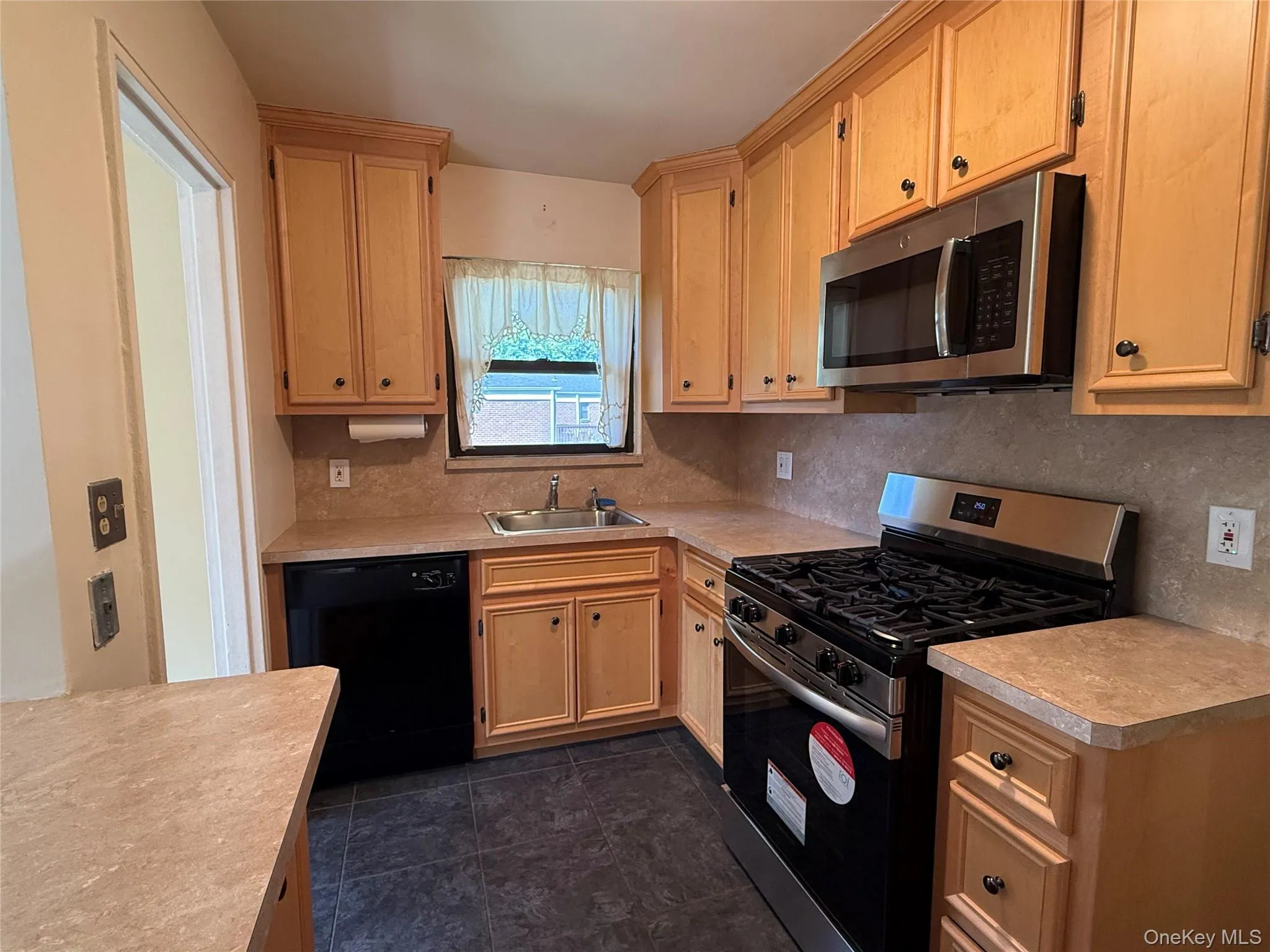 1201 Broadway, Hempstead, NY, 2 Bedrooms Bedrooms, 4 Rooms Rooms,2 BathroomsBathrooms,Residential,For Rent,Broadway,0,1015039 1201 Broadway, Hempstead, NY, 2 Bedrooms Bedrooms, 4 Rooms Rooms,2 BathroomsBathrooms,Residential,For Rent,Broadway,0,1015039