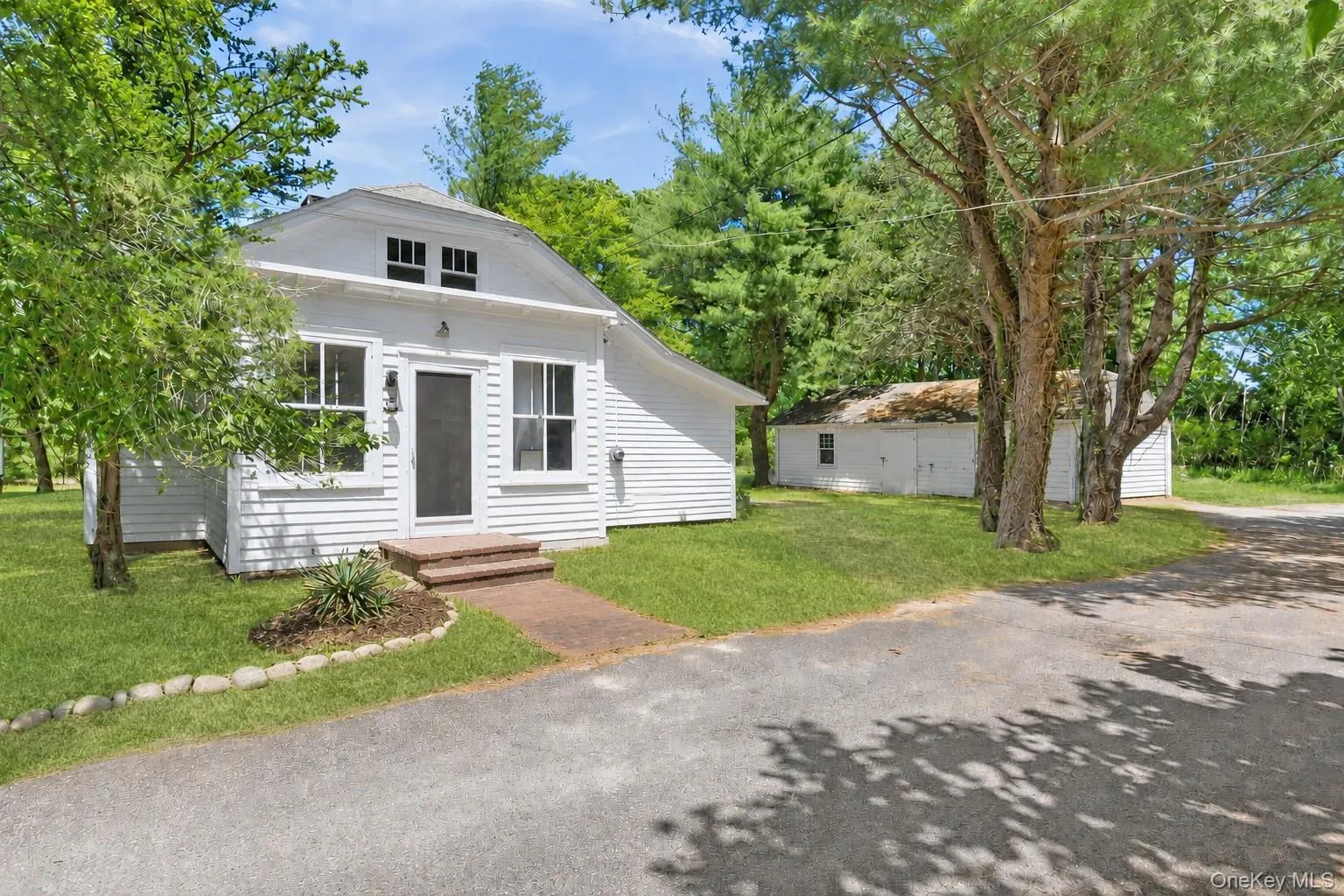 108 Jessup Avenue, Southampton, NY, 2 Bedrooms Bedrooms, 6 Rooms Rooms,1 BathroomBathrooms,Residential,For Rent,Jessup,0,1015040 108 Jessup Avenue, Southampton, NY, 2 Bedrooms Bedrooms, 6 Rooms Rooms,1 BathroomBathrooms,Residential,For Rent,Jessup,0,1015040