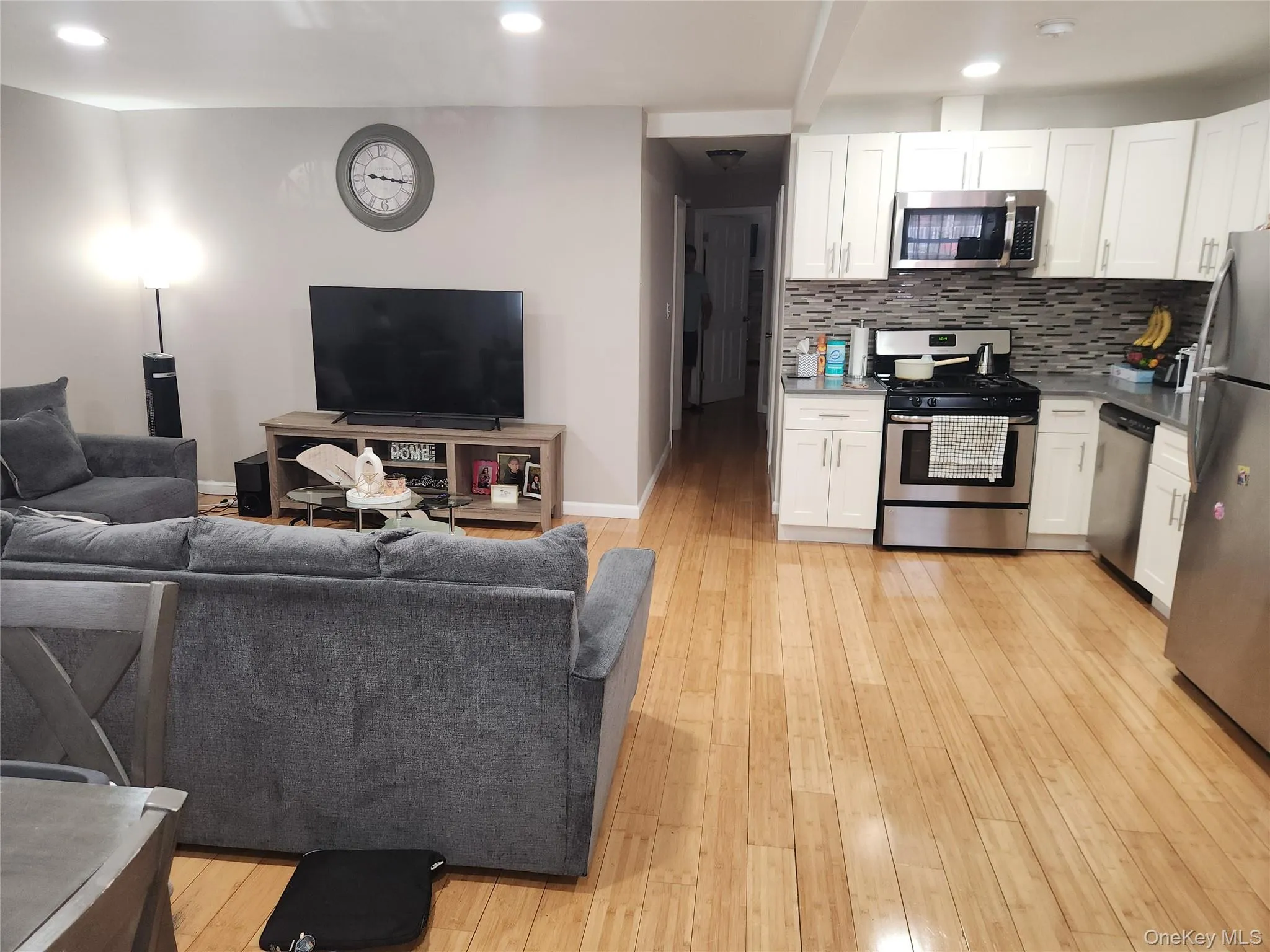 3324 Gunther Avenue, New York, NY, 6 Bedrooms Bedrooms, 10 Rooms Rooms,2 BathroomsBathrooms,Residential,For Rent,Gunther,0,1015048 3324 Gunther Avenue, New York, NY, 6 Bedrooms Bedrooms, 10 Rooms Rooms,2 BathroomsBathrooms,Residential,For Rent,Gunther,0,1015048