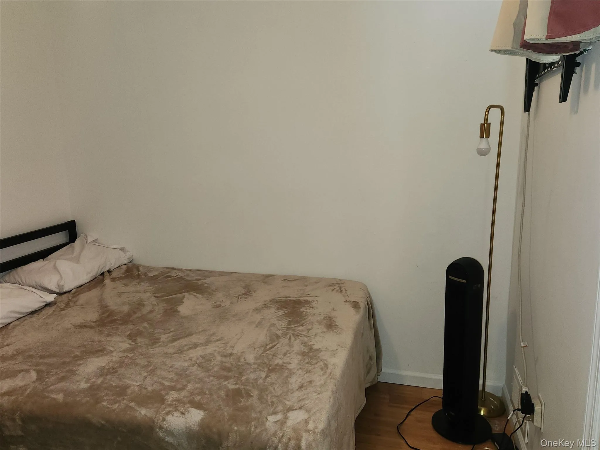 3324 Gunther Avenue, New York, NY, 6 Bedrooms Bedrooms, 10 Rooms Rooms,2 BathroomsBathrooms,Residential,For Rent,Gunther,0,1015048 3324 Gunther Avenue, New York, NY, 6 Bedrooms Bedrooms, 10 Rooms Rooms,2 BathroomsBathrooms,Residential,For Rent,Gunther,0,1015048