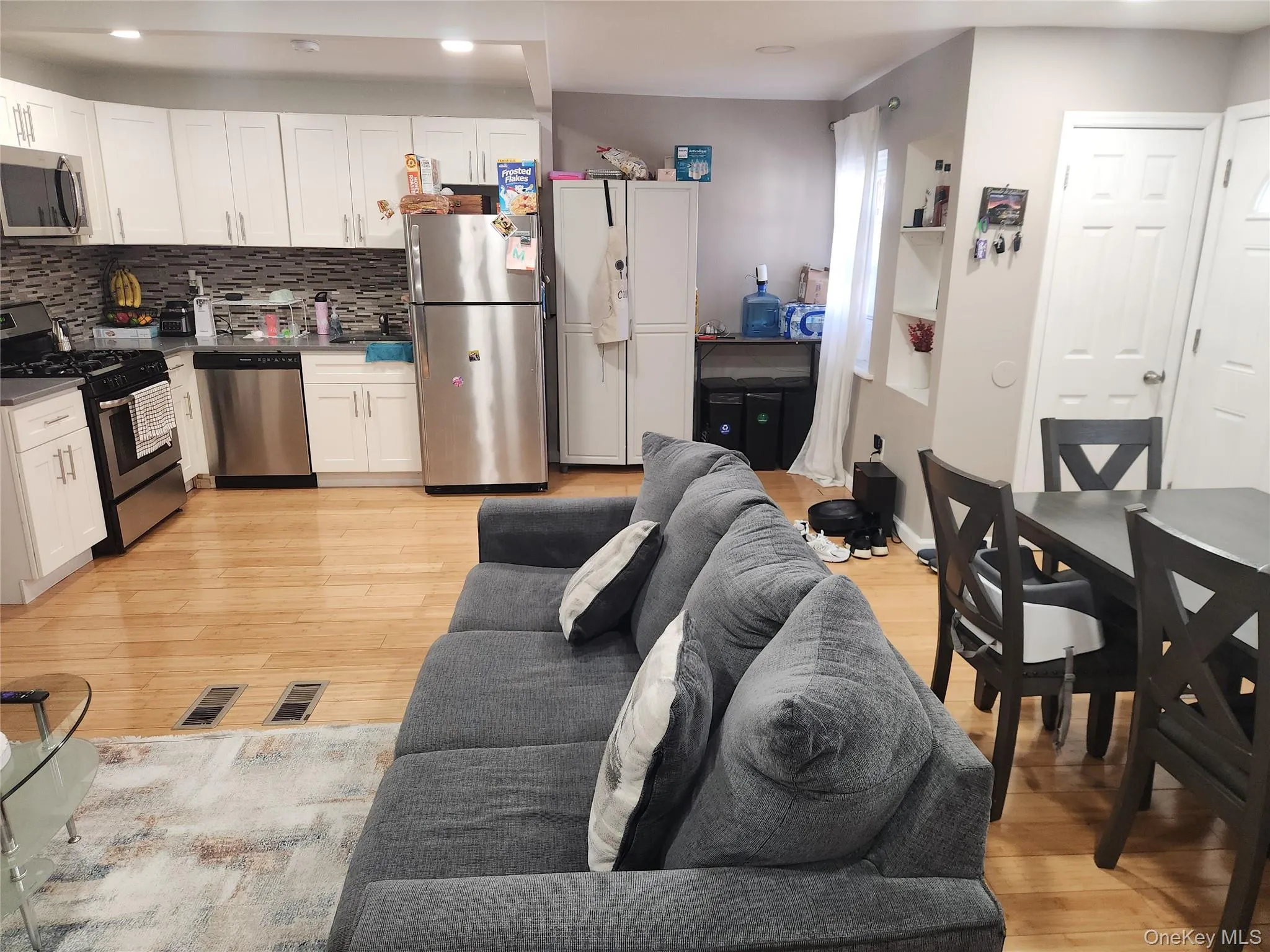 3324 Gunther Avenue, New York, NY, 6 Bedrooms Bedrooms, 10 Rooms Rooms,2 BathroomsBathrooms,Residential,For Rent,Gunther,0,1015048 3324 Gunther Avenue, New York, NY, 6 Bedrooms Bedrooms, 10 Rooms Rooms,2 BathroomsBathrooms,Residential,For Rent,Gunther,0,1015048