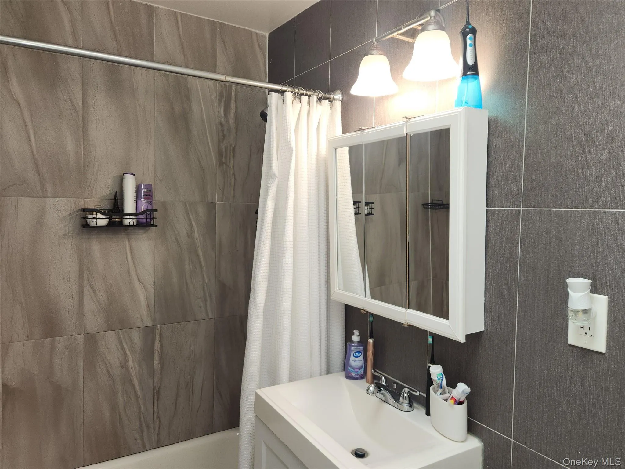 3324 Gunther Avenue, New York, NY, 6 Bedrooms Bedrooms, 10 Rooms Rooms,2 BathroomsBathrooms,Residential,For Rent,Gunther,0,1015048 3324 Gunther Avenue, New York, NY, 6 Bedrooms Bedrooms, 10 Rooms Rooms,2 BathroomsBathrooms,Residential,For Rent,Gunther,0,1015048
