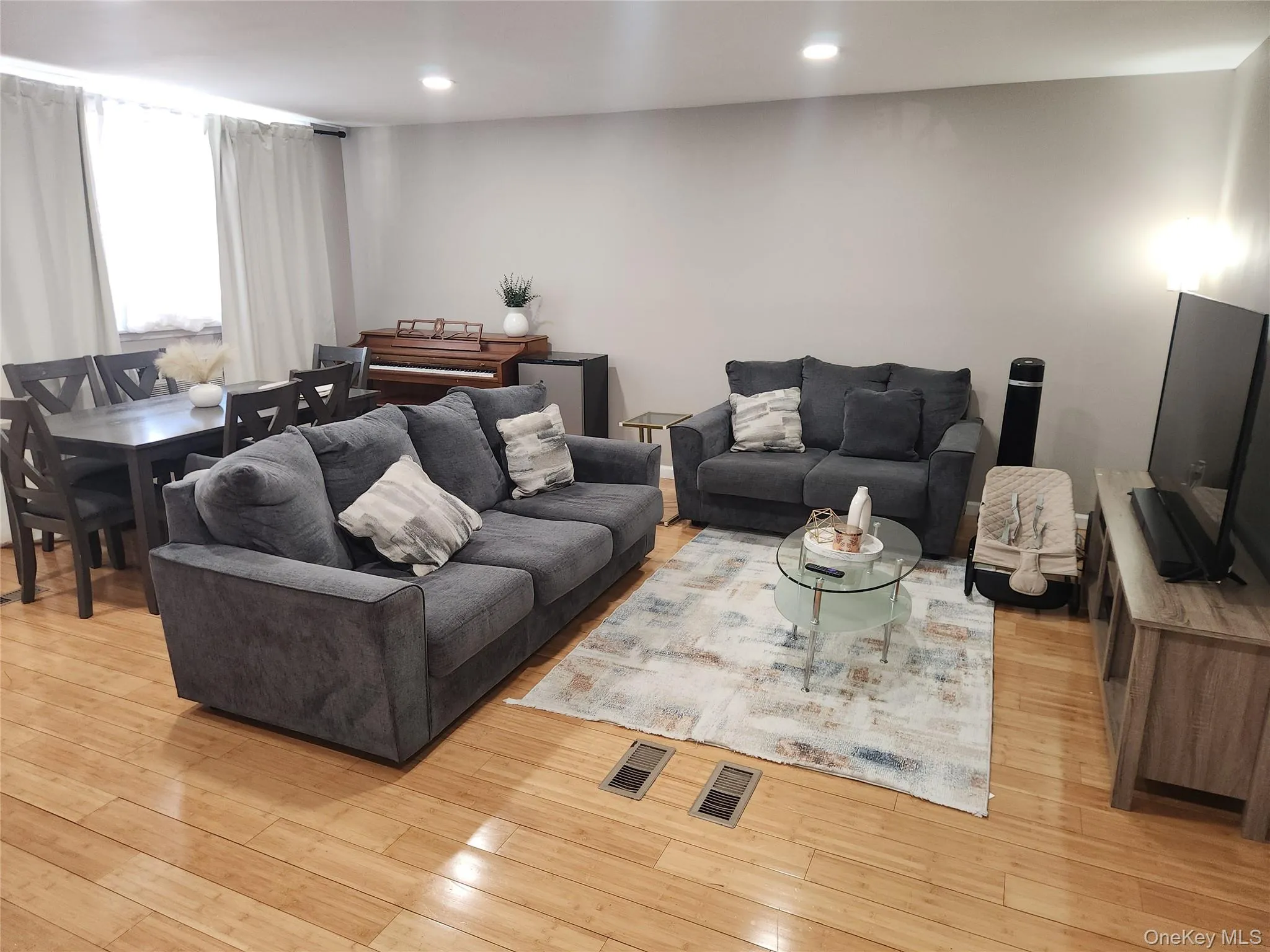 3324 Gunther Avenue, New York, NY, 6 Bedrooms Bedrooms, 10 Rooms Rooms,2 BathroomsBathrooms,Residential,For Rent,Gunther,0,1015048 3324 Gunther Avenue, New York, NY, 6 Bedrooms Bedrooms, 10 Rooms Rooms,2 BathroomsBathrooms,Residential,For Rent,Gunther,0,1015048