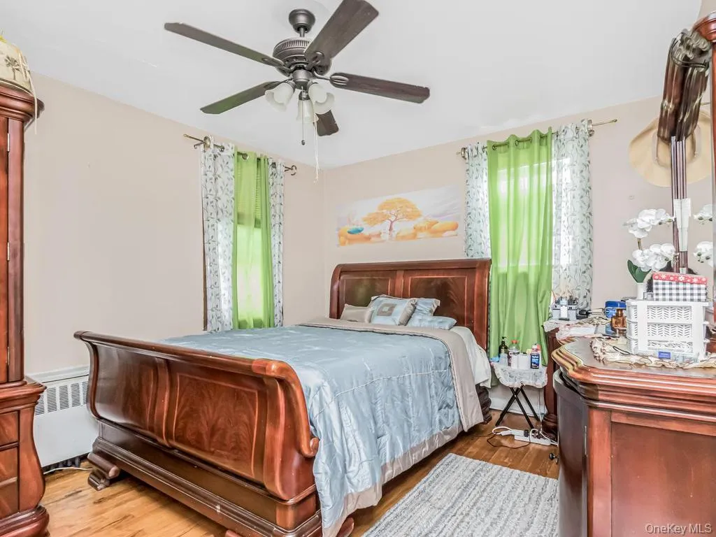 4133 Grace Avenue, New York, NY, 3 Bedrooms Bedrooms, 8 Rooms Rooms,1 BathroomBathrooms,Residential,For Rent,Grace,0,1015049 4133 Grace Avenue, New York, NY, 3 Bedrooms Bedrooms, 8 Rooms Rooms,1 BathroomBathrooms,Residential,For Rent,Grace,0,1015049