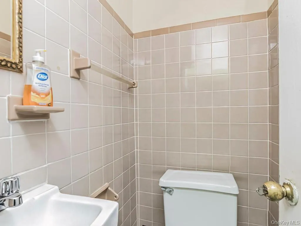4133 Grace Avenue, New York, NY, 3 Bedrooms Bedrooms, 8 Rooms Rooms,1 BathroomBathrooms,Residential,For Rent,Grace,0,1015049 4133 Grace Avenue, New York, NY, 3 Bedrooms Bedrooms, 8 Rooms Rooms,1 BathroomBathrooms,Residential,For Rent,Grace,0,1015049