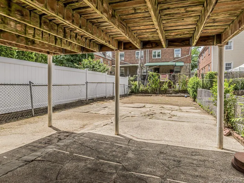 4133 Grace Avenue, New York, NY, 3 Bedrooms Bedrooms, 8 Rooms Rooms,1 BathroomBathrooms,Residential,For Rent,Grace,0,1015049 4133 Grace Avenue, New York, NY, 3 Bedrooms Bedrooms, 8 Rooms Rooms,1 BathroomBathrooms,Residential,For Rent,Grace,0,1015049