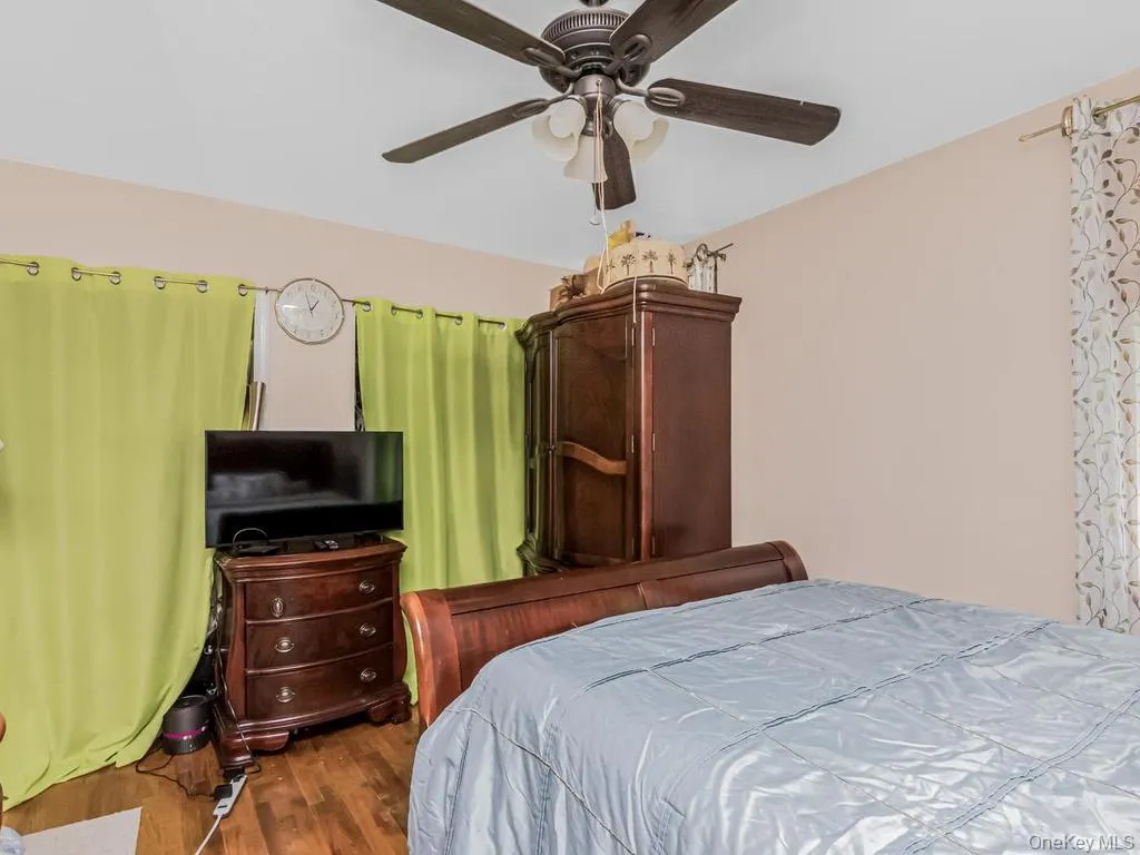4133 Grace Avenue, New York, NY, 3 Bedrooms Bedrooms, 8 Rooms Rooms,1 BathroomBathrooms,Residential,For Rent,Grace,0,1015049 4133 Grace Avenue, New York, NY, 3 Bedrooms Bedrooms, 8 Rooms Rooms,1 BathroomBathrooms,Residential,For Rent,Grace,0,1015049