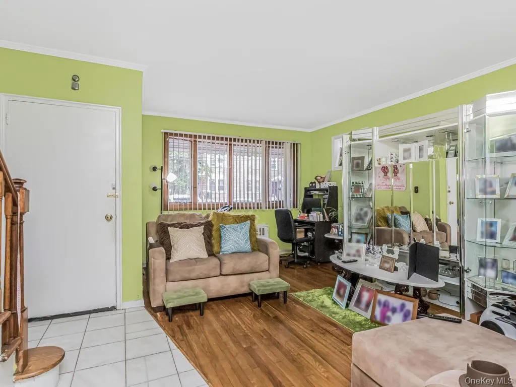 4133 Grace Avenue, New York, NY, 3 Bedrooms Bedrooms, 8 Rooms Rooms,1 BathroomBathrooms,Residential,For Rent,Grace,0,1015049 4133 Grace Avenue, New York, NY, 3 Bedrooms Bedrooms, 8 Rooms Rooms,1 BathroomBathrooms,Residential,For Rent,Grace,0,1015049