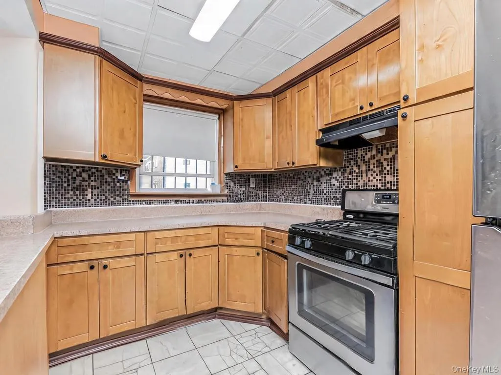 4133 Grace Avenue, New York, NY, 3 Bedrooms Bedrooms, 8 Rooms Rooms,1 BathroomBathrooms,Residential,For Rent,Grace,0,1015049 4133 Grace Avenue, New York, NY, 3 Bedrooms Bedrooms, 8 Rooms Rooms,1 BathroomBathrooms,Residential,For Rent,Grace,0,1015049