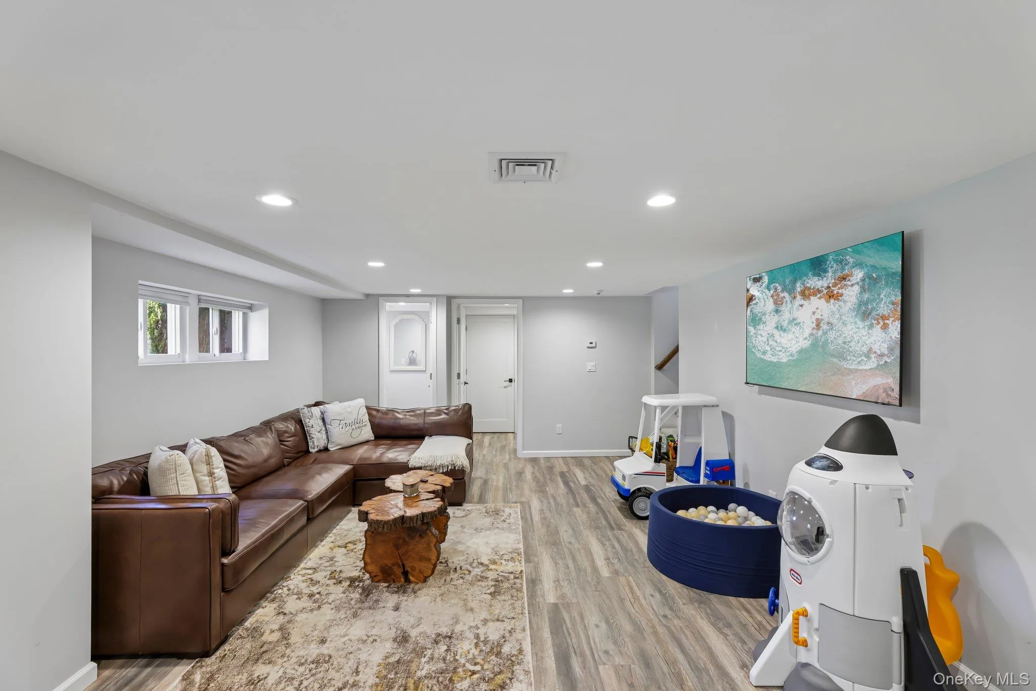 14 Griffin Lane, North Hempstead, NY, 4 Bedrooms Bedrooms, 8 Rooms Rooms,2 BathroomsBathrooms,Residential,For Rent,Griffin,0,1015054 14 Griffin Lane, North Hempstead, NY, 4 Bedrooms Bedrooms, 8 Rooms Rooms,2 BathroomsBathrooms,Residential,For Rent,Griffin,0,1015054