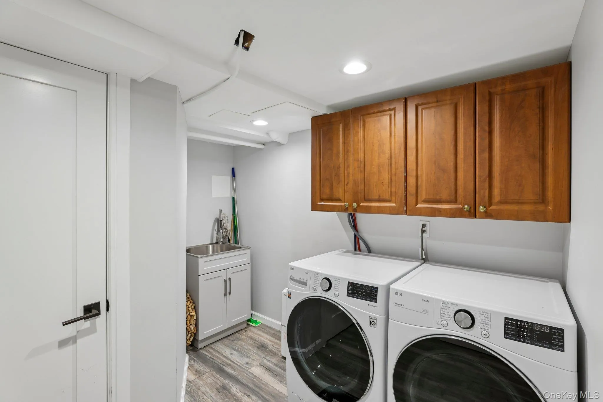 14 Griffin Lane, North Hempstead, NY, 4 Bedrooms Bedrooms, 8 Rooms Rooms,2 BathroomsBathrooms,Residential,For Rent,Griffin,0,1015054 14 Griffin Lane, North Hempstead, NY, 4 Bedrooms Bedrooms, 8 Rooms Rooms,2 BathroomsBathrooms,Residential,For Rent,Griffin,0,1015054