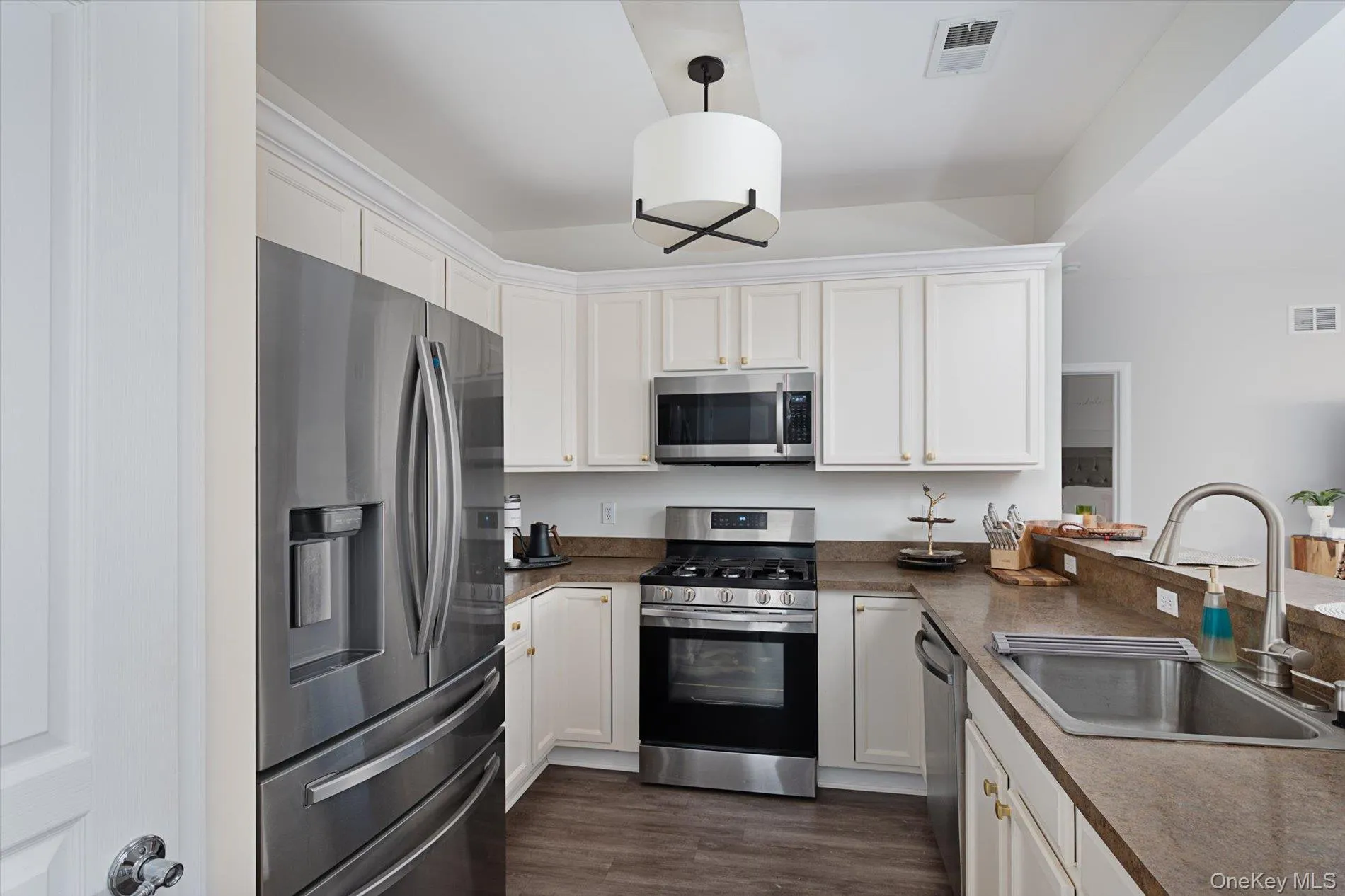 1525 Building Q Finch Lane, Islip, NY, 2 Bedrooms Bedrooms, 5 Rooms Rooms,2 BathroomsBathrooms,Residential,For Rent,Finch,0,1015062 1525 Building Q Finch Lane, Islip, NY, 2 Bedrooms Bedrooms, 5 Rooms Rooms,2 BathroomsBathrooms,Residential,For Rent,Finch,0,1015062