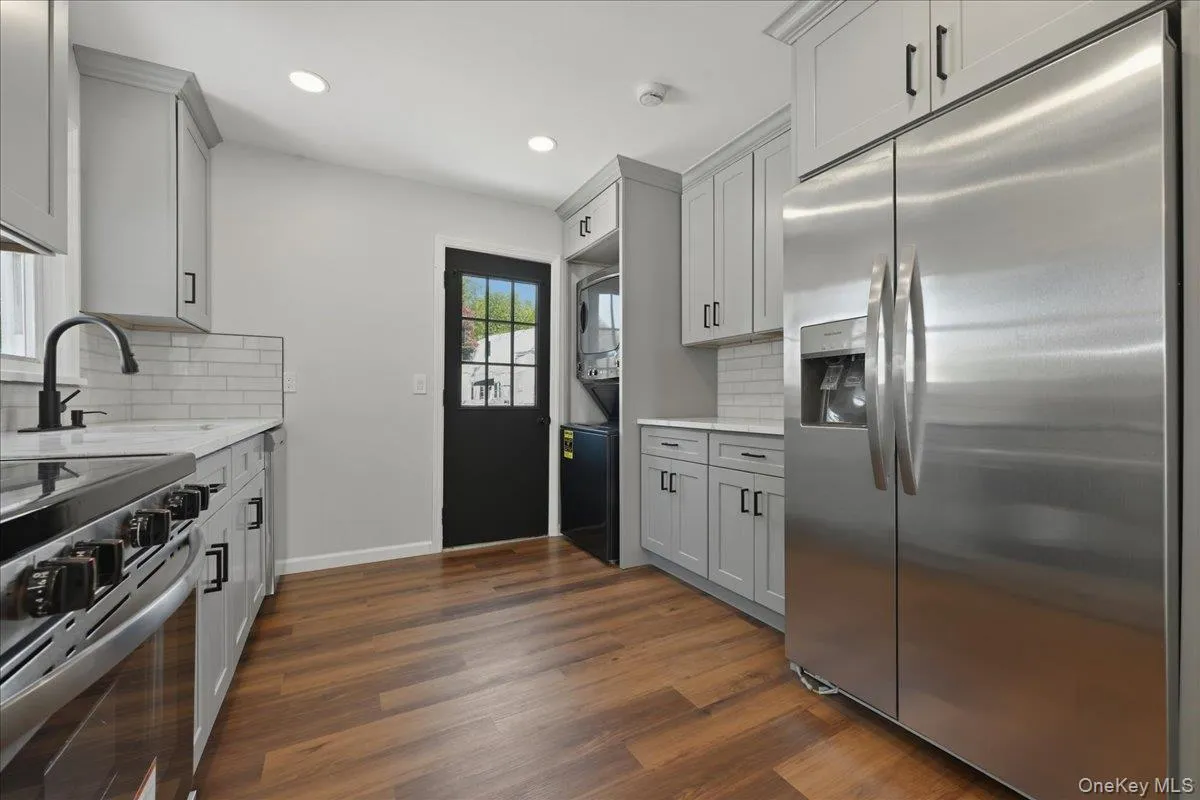 20 Wyona Avenue, Babylon, NY, 4 Bedrooms Bedrooms, 8 Rooms Rooms,2 BathroomsBathrooms,Residential,For Rent,Wyona,0,1015064 20 Wyona Avenue, Babylon, NY, 4 Bedrooms Bedrooms, 8 Rooms Rooms,2 BathroomsBathrooms,Residential,For Rent,Wyona,0,1015064