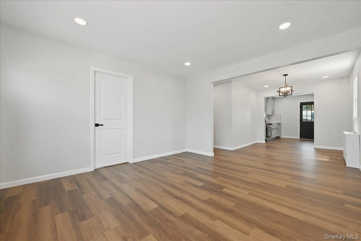 20 Wyona Avenue, Babylon, NY, 4 Bedrooms Bedrooms, 8 Rooms Rooms,2 BathroomsBathrooms,Residential,For Rent,Wyona,0,1015064 20 Wyona Avenue, Babylon, NY, 4 Bedrooms Bedrooms, 8 Rooms Rooms,2 BathroomsBathrooms,Residential,For Rent,Wyona,0,1015064