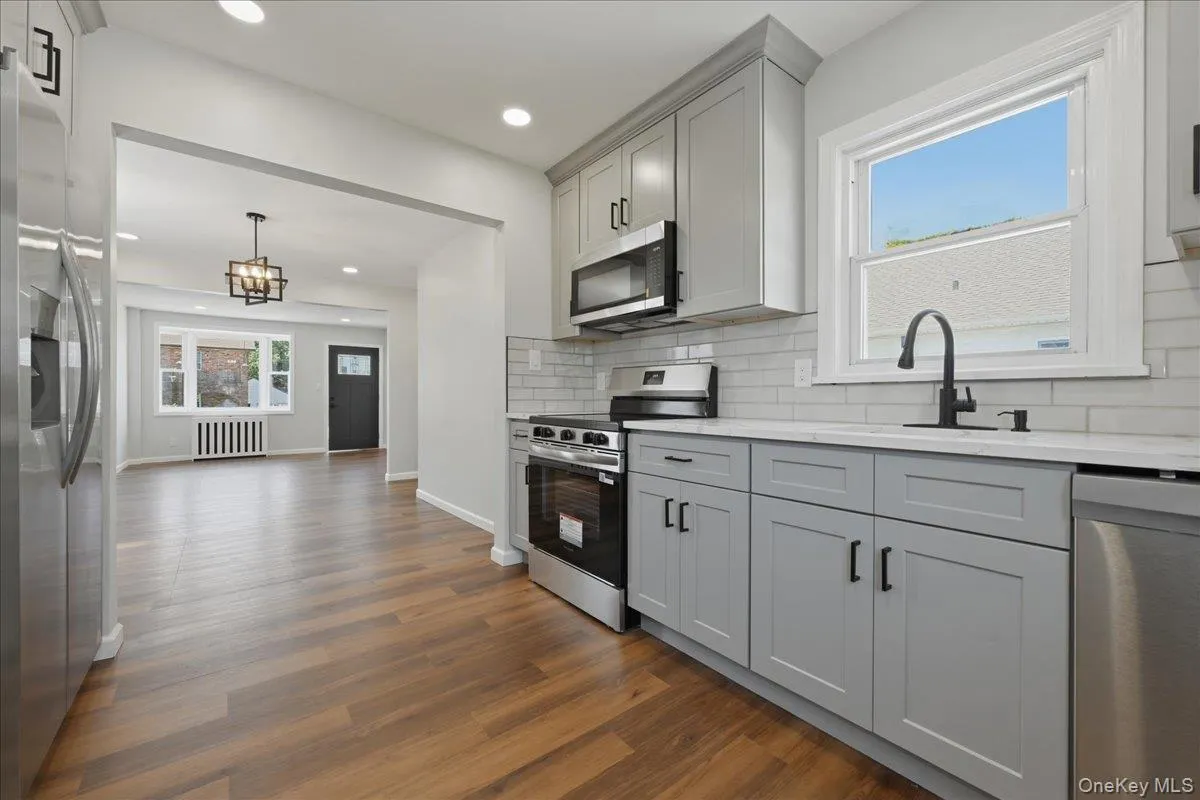 20 Wyona Avenue, Babylon, NY, 4 Bedrooms Bedrooms, 8 Rooms Rooms,2 BathroomsBathrooms,Residential,For Rent,Wyona,0,1015064 20 Wyona Avenue, Babylon, NY, 4 Bedrooms Bedrooms, 8 Rooms Rooms,2 BathroomsBathrooms,Residential,For Rent,Wyona,0,1015064