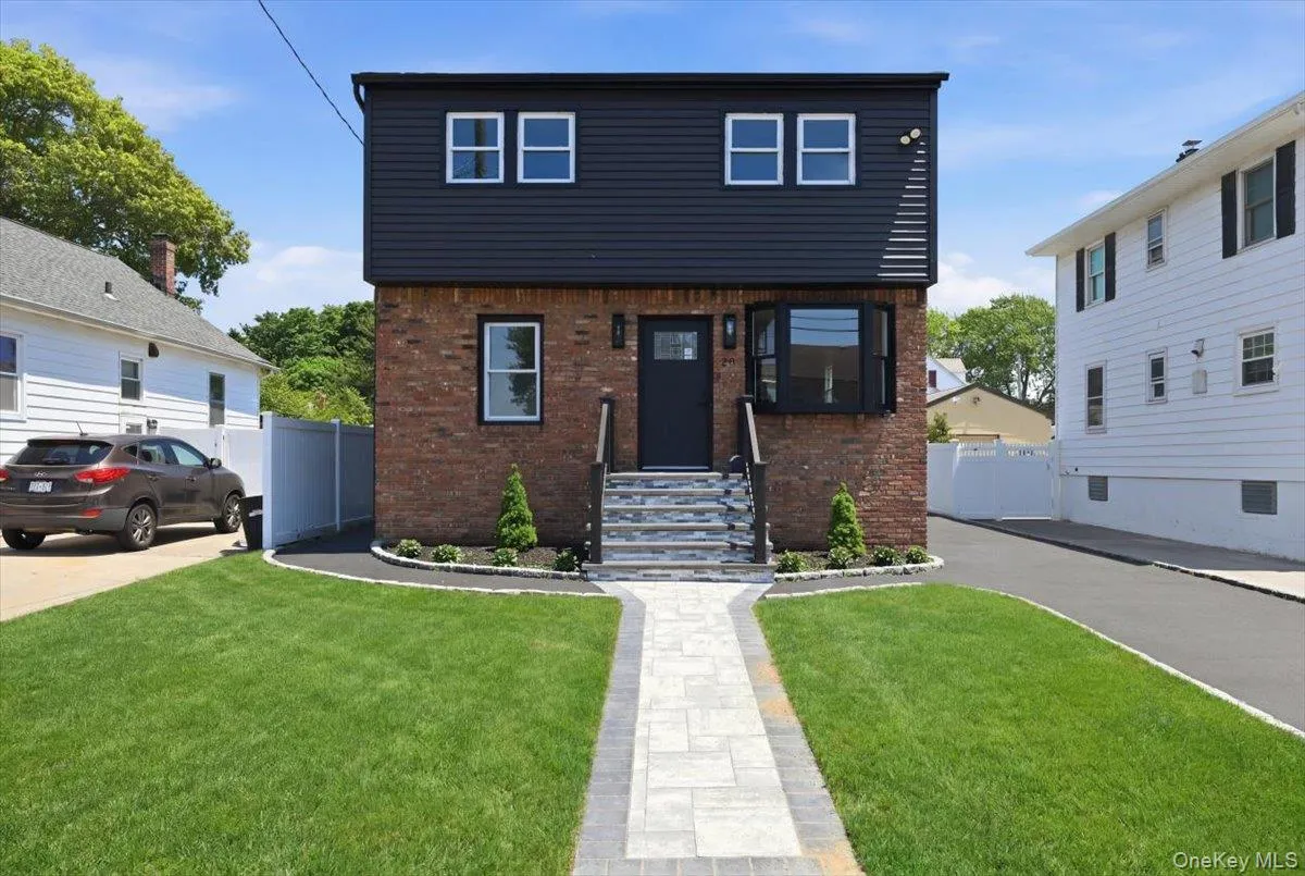 20 Wyona Avenue, Babylon, NY, 4 Bedrooms Bedrooms, 8 Rooms Rooms,2 BathroomsBathrooms,Residential,For Rent,Wyona,0,1015064 20 Wyona Avenue, Babylon, NY, 4 Bedrooms Bedrooms, 8 Rooms Rooms,2 BathroomsBathrooms,Residential,For Rent,Wyona,0,1015064