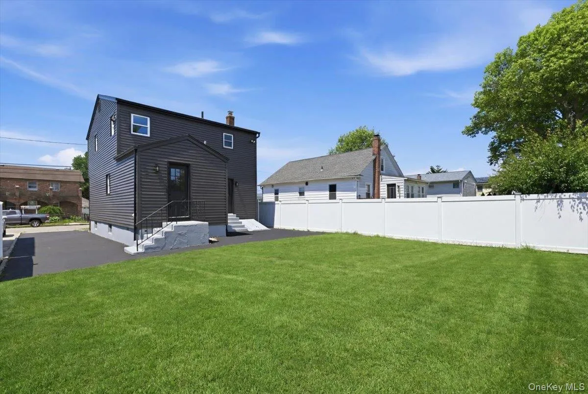20 Wyona Avenue, Babylon, NY, 4 Bedrooms Bedrooms, 8 Rooms Rooms,2 BathroomsBathrooms,Residential,For Rent,Wyona,0,1015064 20 Wyona Avenue, Babylon, NY, 4 Bedrooms Bedrooms, 8 Rooms Rooms,2 BathroomsBathrooms,Residential,For Rent,Wyona,0,1015064