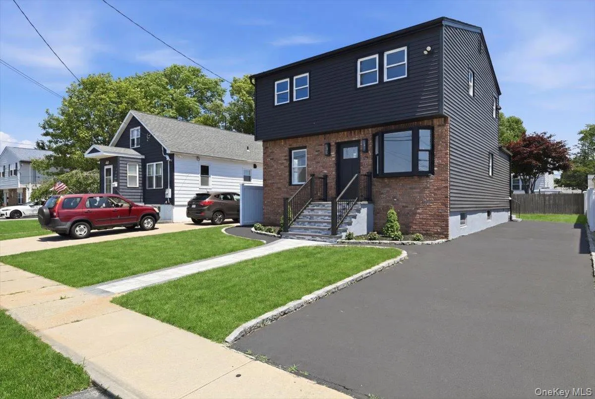 20 Wyona Avenue, Babylon, NY, 4 Bedrooms Bedrooms, 8 Rooms Rooms,2 BathroomsBathrooms,Residential,For Rent,Wyona,0,1015064 20 Wyona Avenue, Babylon, NY, 4 Bedrooms Bedrooms, 8 Rooms Rooms,2 BathroomsBathrooms,Residential,For Rent,Wyona,0,1015064