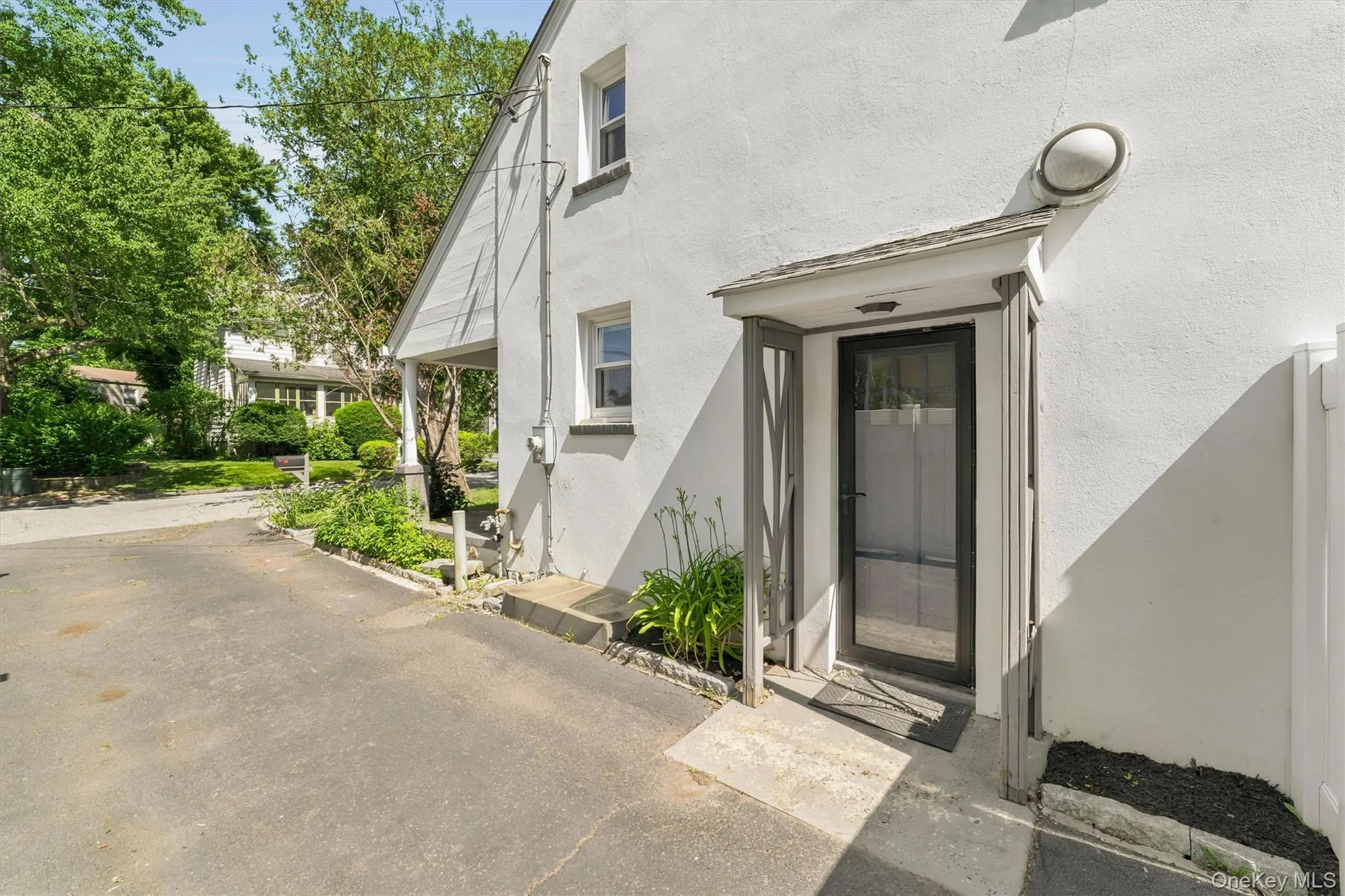Side door entrance from driveway. Easy access to kitchen. Side door entrance from driveway. Easy access to kitchen.