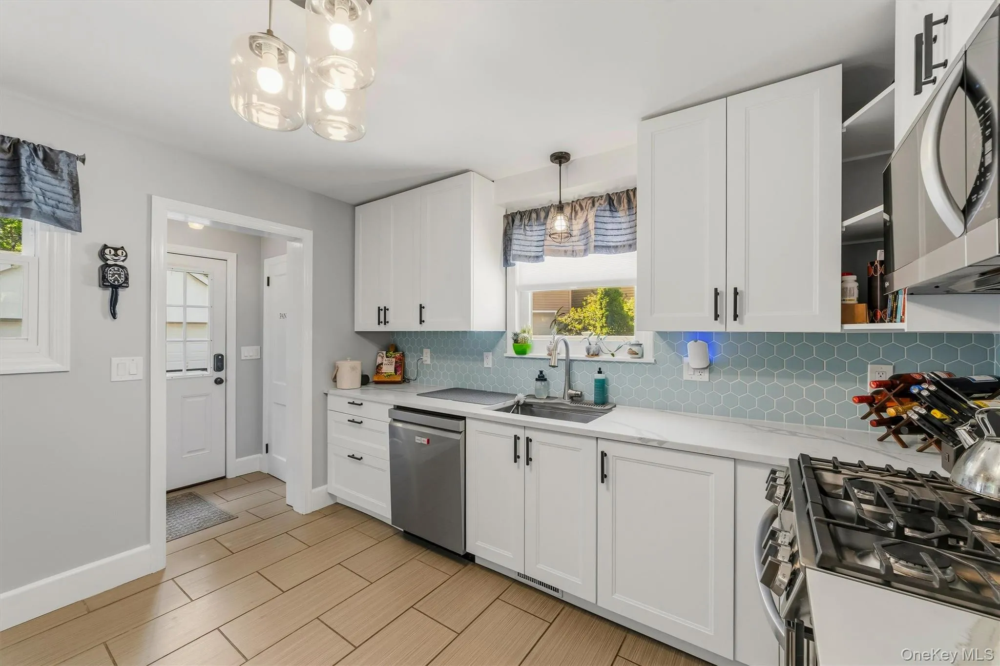 Kitchen fully updated in 2024. Kitchen fully updated in 2024.