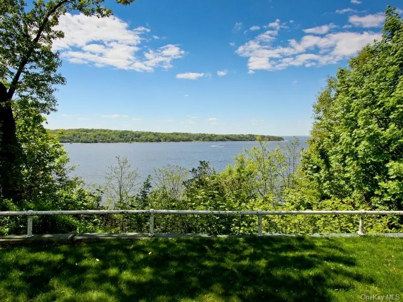 42 Central Avenue, Oyster Bay, NY, 1 Bedroom Bedrooms, 3 Rooms Rooms,1 BathroomBathrooms,Residential Lease,For Rent,Central,0,1015071 42 Central Avenue, Oyster Bay, NY, 1 Bedroom Bedrooms, 3 Rooms Rooms,1 BathroomBathrooms,Residential Lease,For Rent,Central,0,1015071