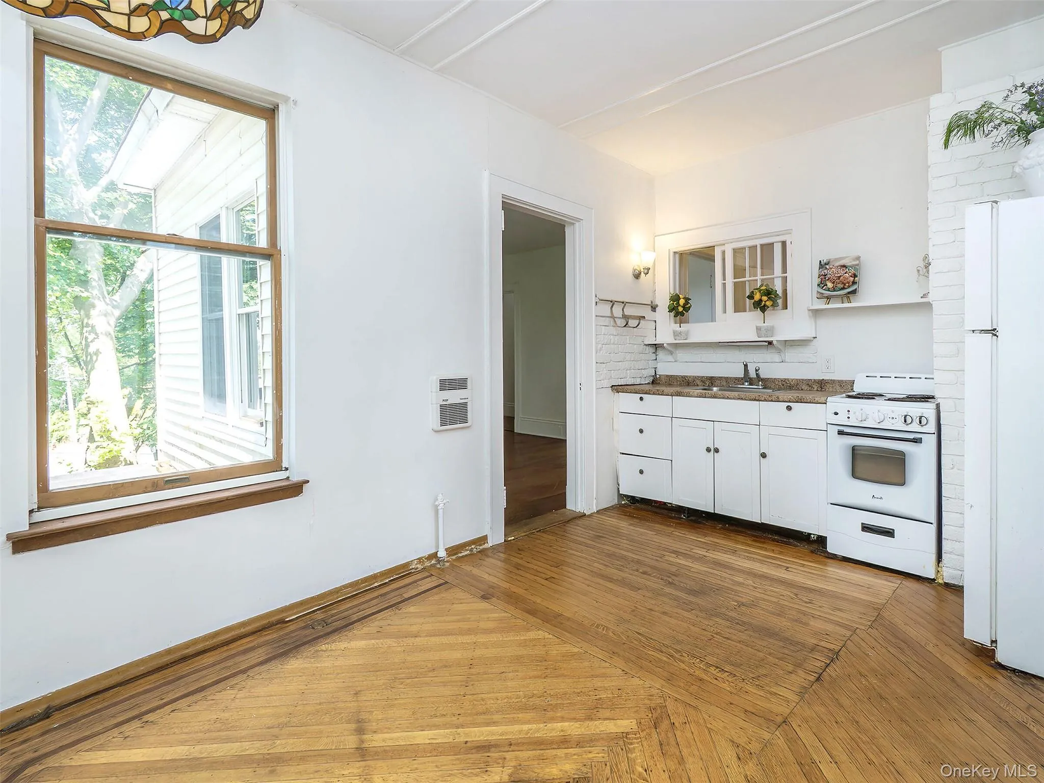 42 Central Avenue, Oyster Bay, NY, 1 Bedroom Bedrooms, 3 Rooms Rooms,1 BathroomBathrooms,Residential Lease,For Rent,Central,0,1015071 42 Central Avenue, Oyster Bay, NY, 1 Bedroom Bedrooms, 3 Rooms Rooms,1 BathroomBathrooms,Residential Lease,For Rent,Central,0,1015071