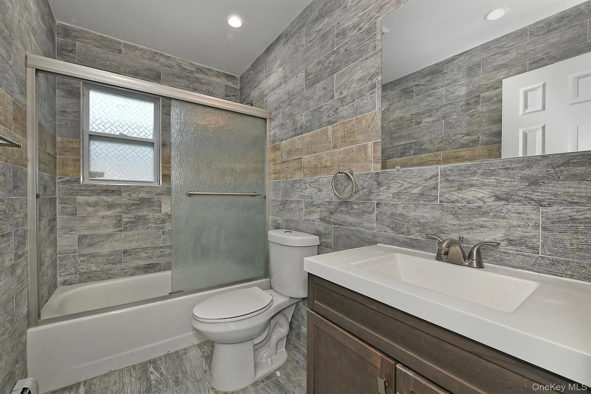76 12th Street, Huntington, NY, 3 Bedrooms Bedrooms, 5 Rooms Rooms,2 BathroomsBathrooms,Residential Lease,For Rent,12th,0,1015072 76 12th Street, Huntington, NY, 3 Bedrooms Bedrooms, 5 Rooms Rooms,2 BathroomsBathrooms,Residential Lease,For Rent,12th,0,1015072