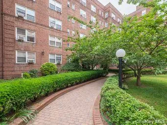99-31 64th Avenue, New York, NY, 2 Bedrooms Bedrooms, 5 Rooms Rooms,1 BathroomBathrooms,Residential,For Rent,64th,0,1015073 99-31 64th Avenue, New York, NY, 2 Bedrooms Bedrooms, 5 Rooms Rooms,1 BathroomBathrooms,Residential,For Rent,64th,0,1015073