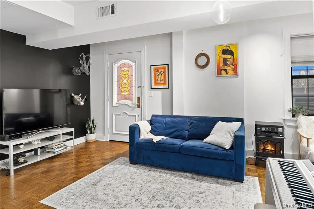 23 Old Mamaroneck Road, White Plains, NY, 2 Bedrooms Bedrooms, 4 Rooms Rooms,1 BathroomBathrooms,Residential,For Rent,Old Mamaroneck,0,1015080 23 Old Mamaroneck Road, White Plains, NY, 2 Bedrooms Bedrooms, 4 Rooms Rooms,1 BathroomBathrooms,Residential,For Rent,Old Mamaroneck,0,1015080
