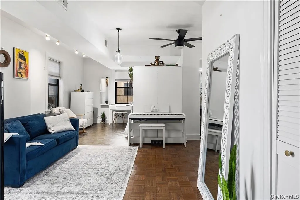 23 Old Mamaroneck Road, White Plains, NY, 2 Bedrooms Bedrooms, 4 Rooms Rooms,1 BathroomBathrooms,Residential,For Rent,Old Mamaroneck,0,1015080 23 Old Mamaroneck Road, White Plains, NY, 2 Bedrooms Bedrooms, 4 Rooms Rooms,1 BathroomBathrooms,Residential,For Rent,Old Mamaroneck,0,1015080