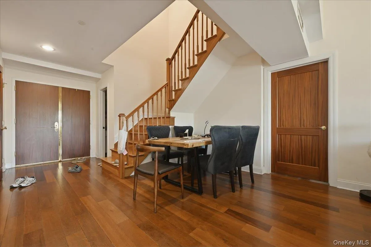 171 Great Neck Road, North Hempstead, NY, 2 Bedrooms Bedrooms, 5 Rooms Rooms,2 BathroomsBathrooms,Residential,For Rent,Great Neck,0,KEY1015088 171 Great Neck Road, North Hempstead, NY, 2 Bedrooms Bedrooms, 5 Rooms Rooms,2 BathroomsBathrooms,Residential,For Rent,Great Neck,0,KEY1015088