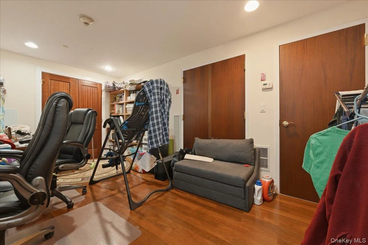171 Great Neck Road, North Hempstead, NY, 2 Bedrooms Bedrooms, 5 Rooms Rooms,2 BathroomsBathrooms,Residential,For Rent,Great Neck,0,KEY1015088 171 Great Neck Road, North Hempstead, NY, 2 Bedrooms Bedrooms, 5 Rooms Rooms,2 BathroomsBathrooms,Residential,For Rent,Great Neck,0,KEY1015088