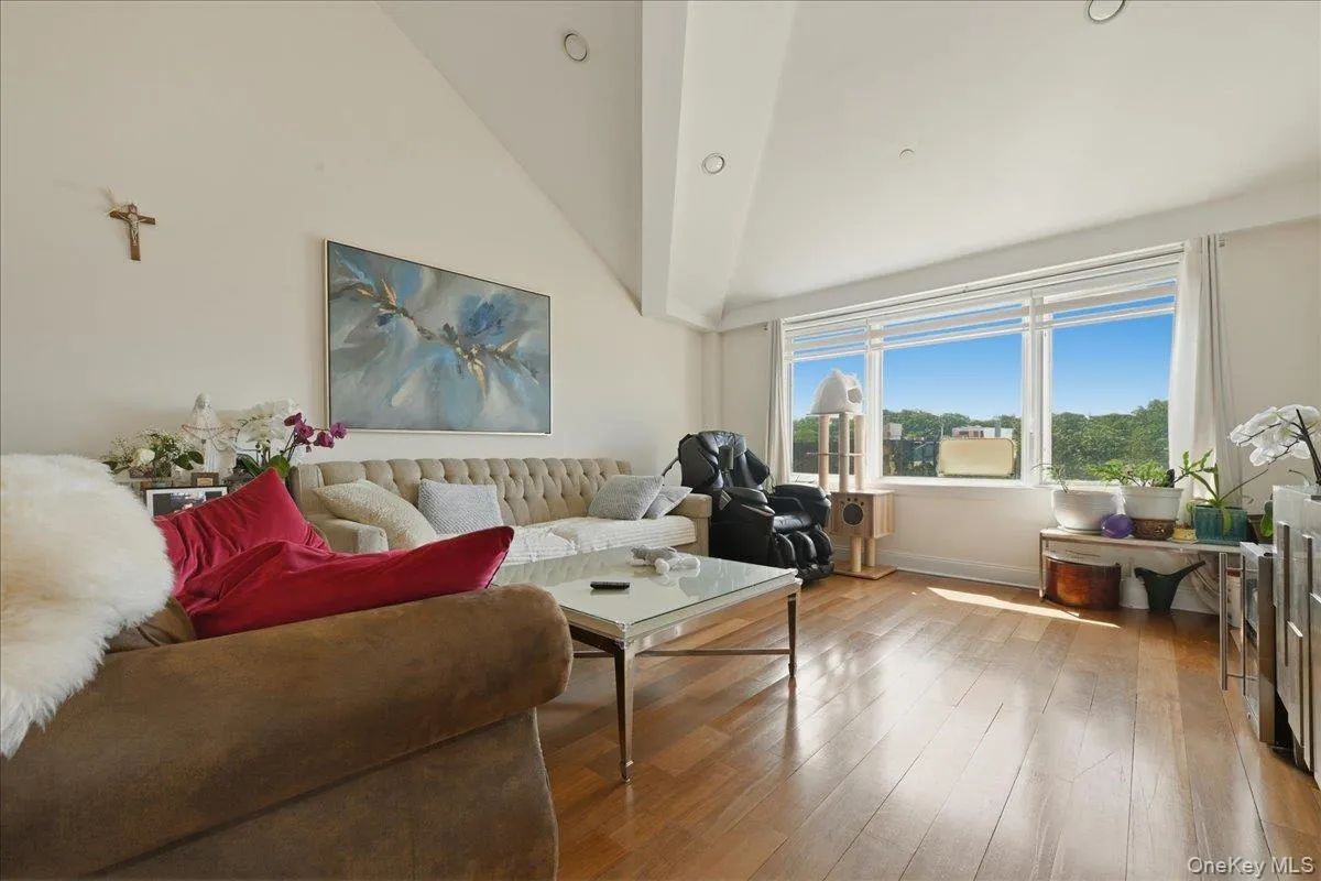 171 Great Neck Road, North Hempstead, NY, 2 Bedrooms Bedrooms, 5 Rooms Rooms,2 BathroomsBathrooms,Residential,For Rent,Great Neck,0,KEY1015088 171 Great Neck Road, North Hempstead, NY, 2 Bedrooms Bedrooms, 5 Rooms Rooms,2 BathroomsBathrooms,Residential,For Rent,Great Neck,0,KEY1015088