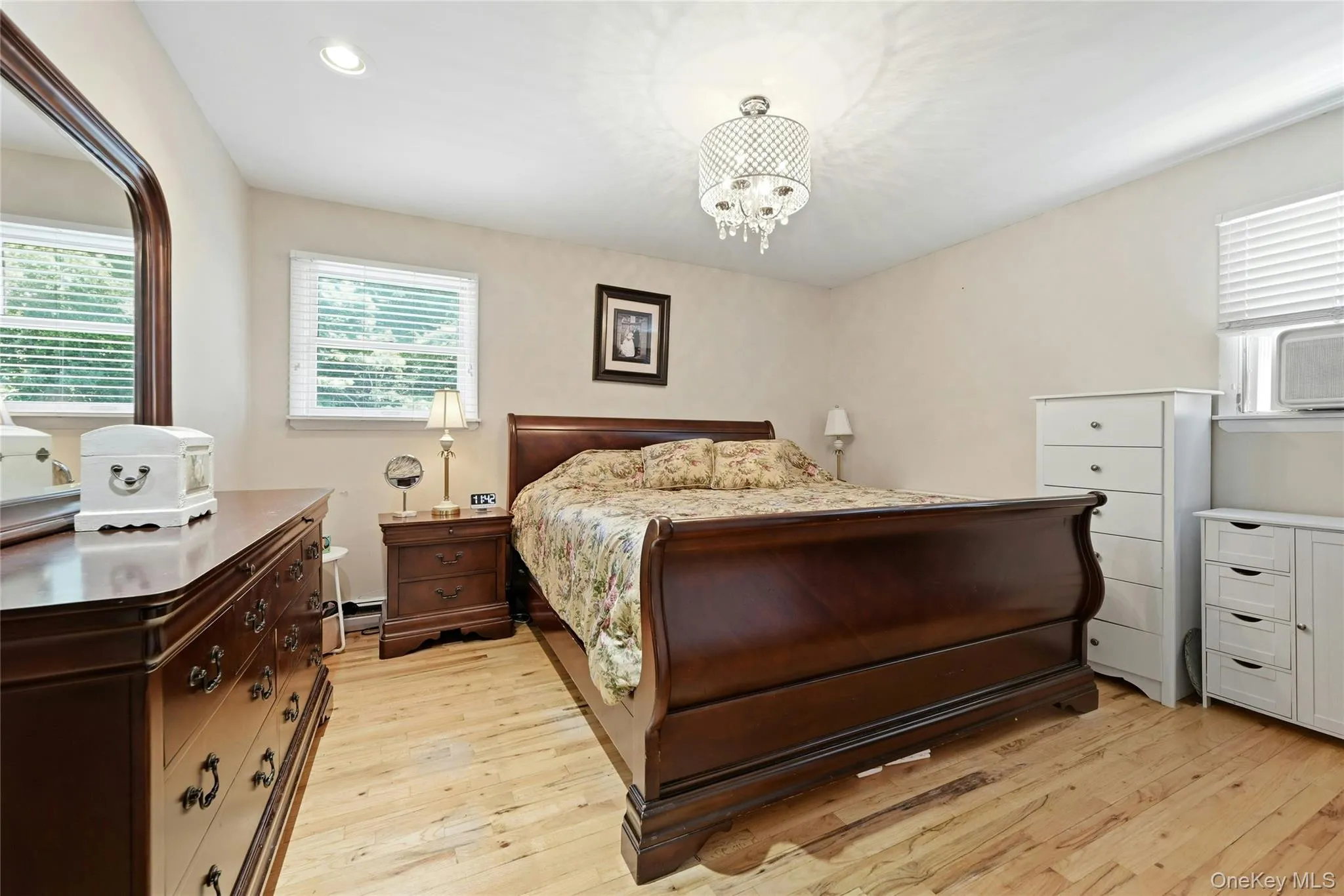 "King Size" Primary Bedroom (13'5"x11'11") "King Size" Primary Bedroom (13'5"x11'11")