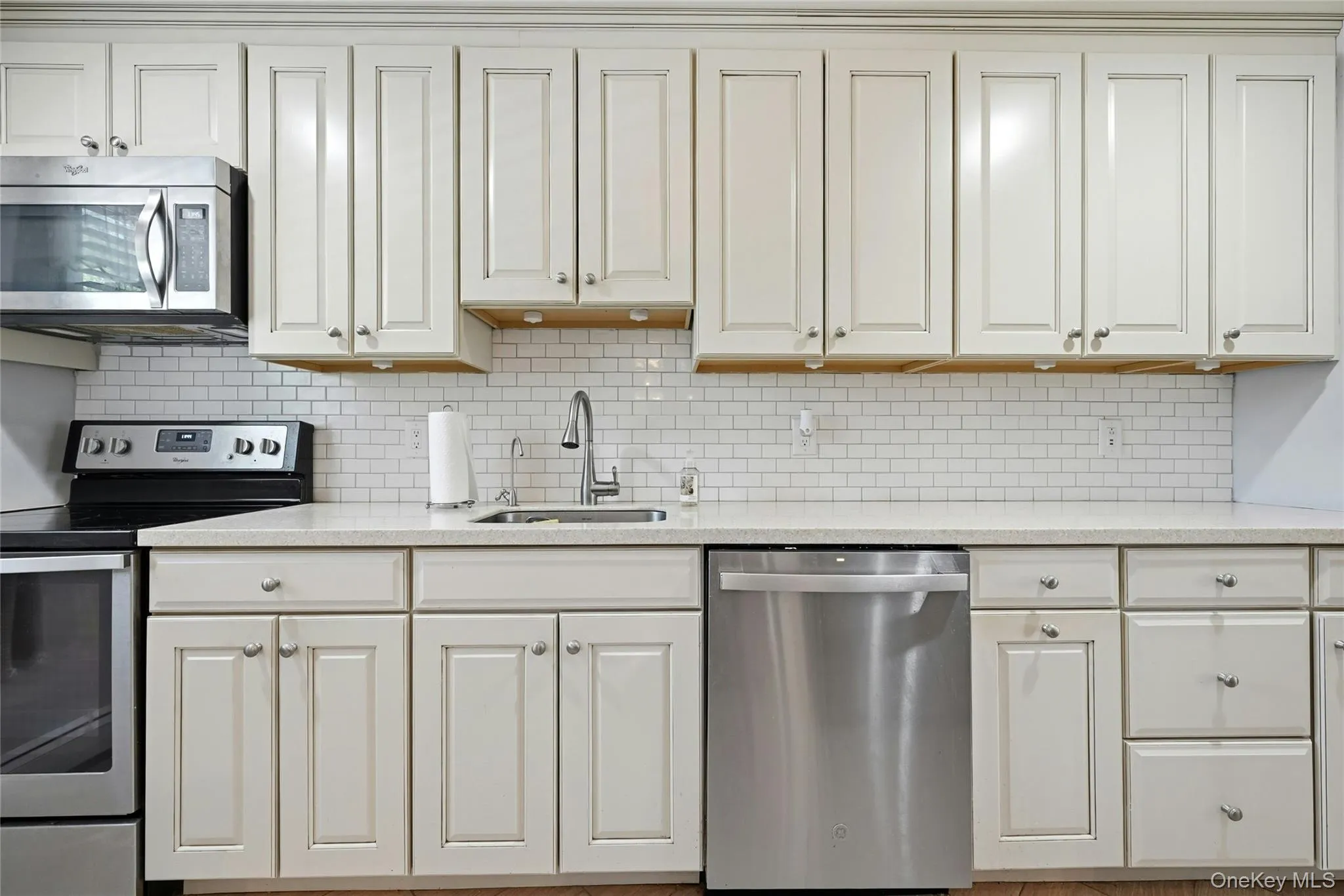 Neutral Decor... Neutral Decor...