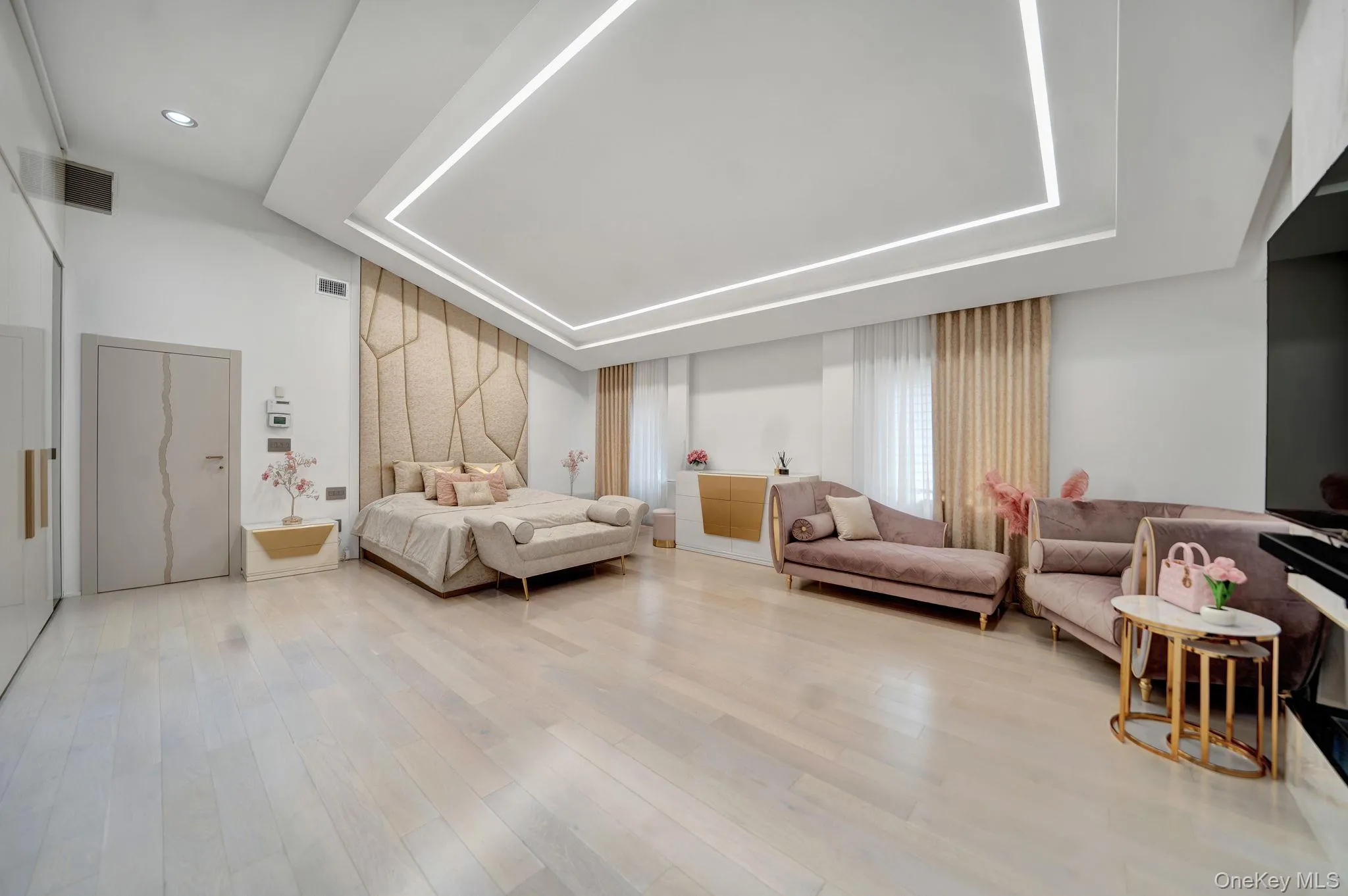 180-15 Aberdeen Road, New York, NY, 5 Bedrooms Bedrooms, 12 Rooms Rooms,3 BathroomsBathrooms,Residential,For Rent,Aberdeen,0,1015092 180-15 Aberdeen Road, New York, NY, 5 Bedrooms Bedrooms, 12 Rooms Rooms,3 BathroomsBathrooms,Residential,For Rent,Aberdeen,0,1015092