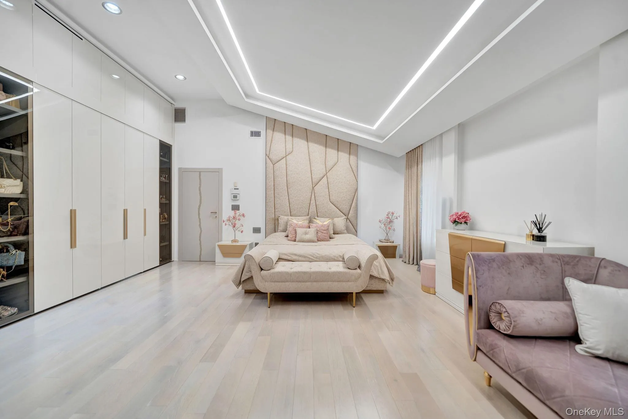 180-15 Aberdeen Road, New York, NY, 5 Bedrooms Bedrooms, 12 Rooms Rooms,3 BathroomsBathrooms,Residential,For Rent,Aberdeen,0,1015092 180-15 Aberdeen Road, New York, NY, 5 Bedrooms Bedrooms, 12 Rooms Rooms,3 BathroomsBathrooms,Residential,For Rent,Aberdeen,0,1015092