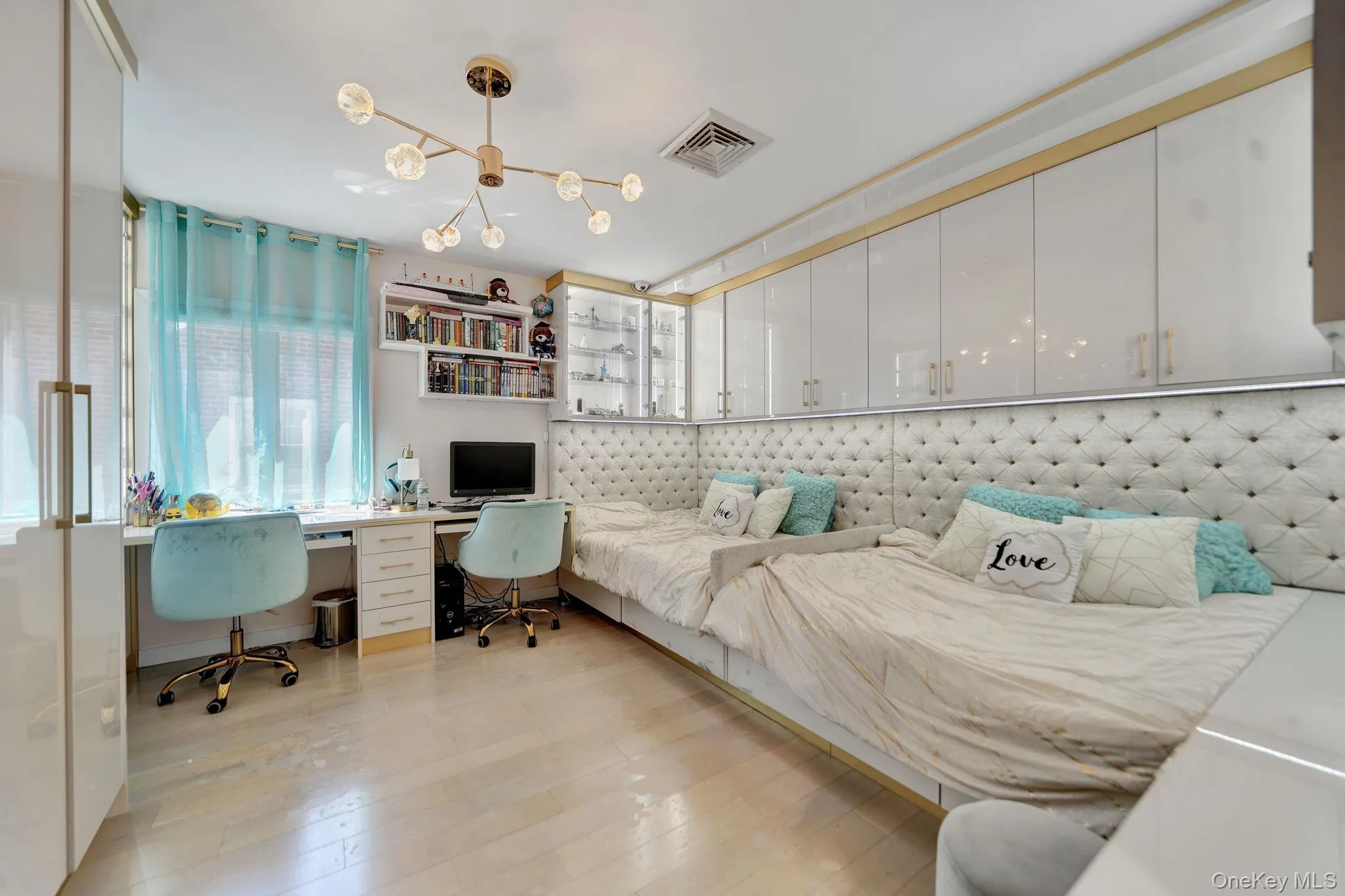 180-15 Aberdeen Road, New York, NY, 5 Bedrooms Bedrooms, 12 Rooms Rooms,3 BathroomsBathrooms,Residential,For Rent,Aberdeen,0,1015092 180-15 Aberdeen Road, New York, NY, 5 Bedrooms Bedrooms, 12 Rooms Rooms,3 BathroomsBathrooms,Residential,For Rent,Aberdeen,0,1015092